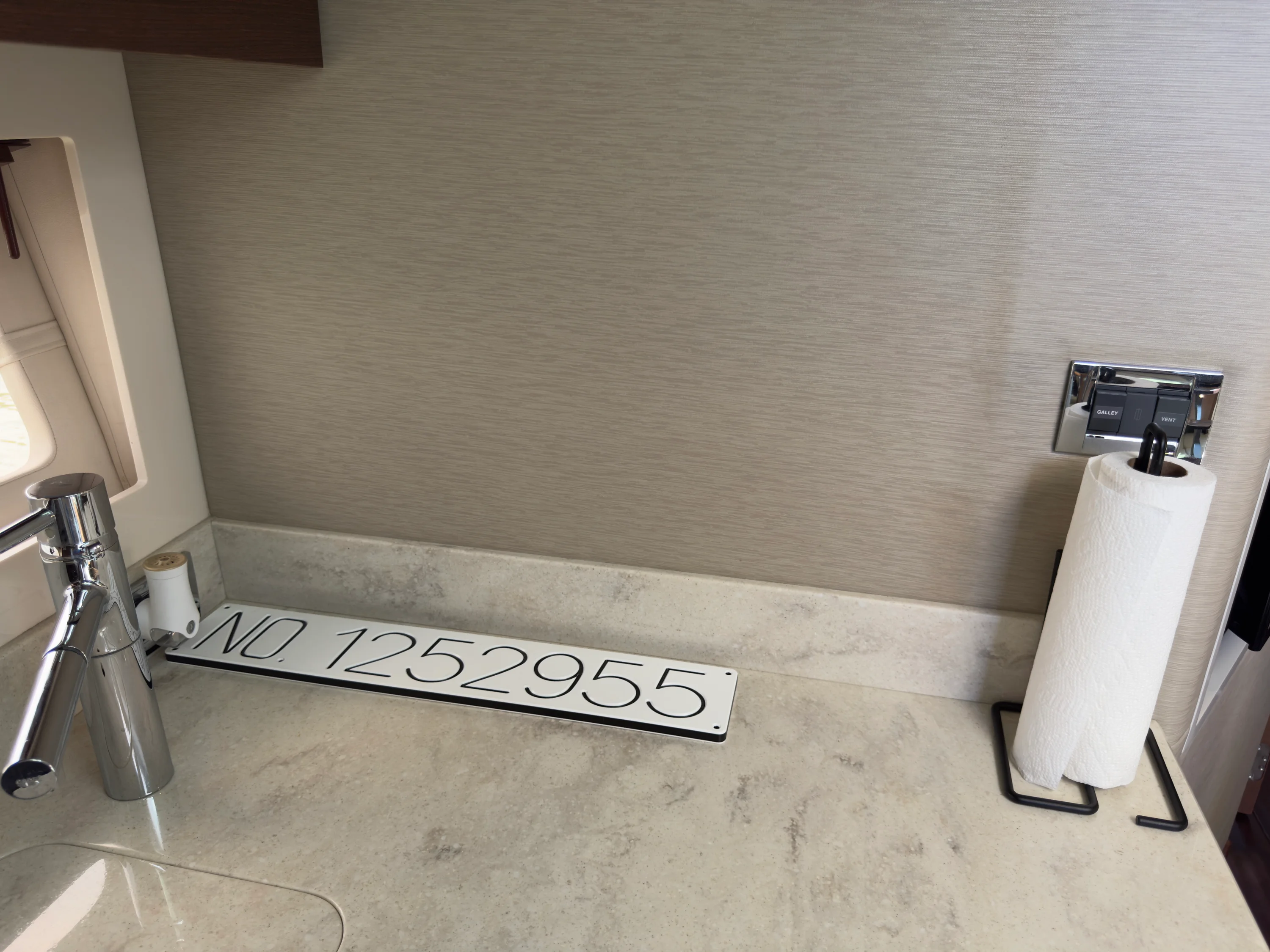 2014 Sea Ray 410 SUNDANCER Image Thumbnail #37