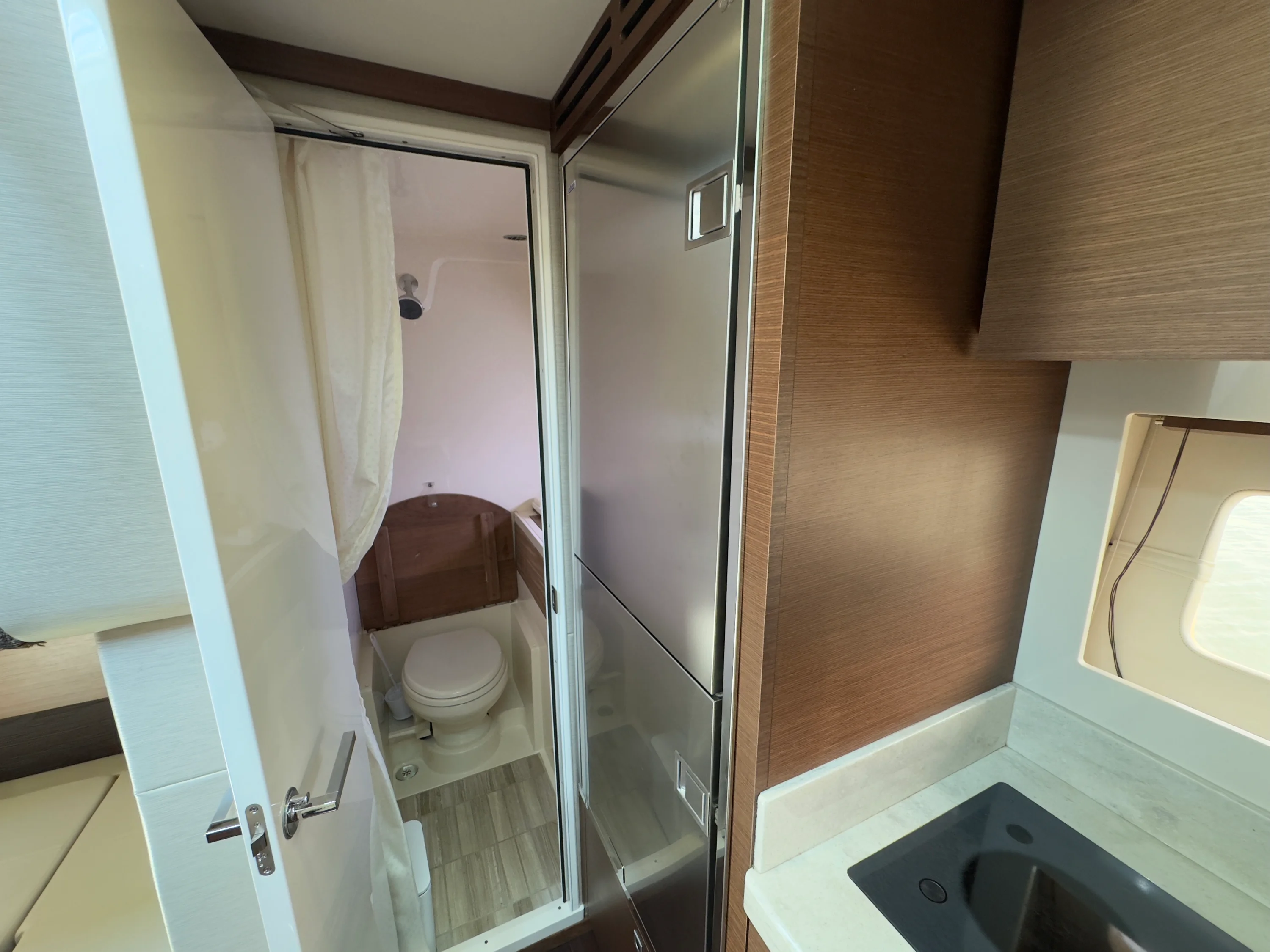 2014 Sea Ray 410 SUNDANCER Image Thumbnail #33