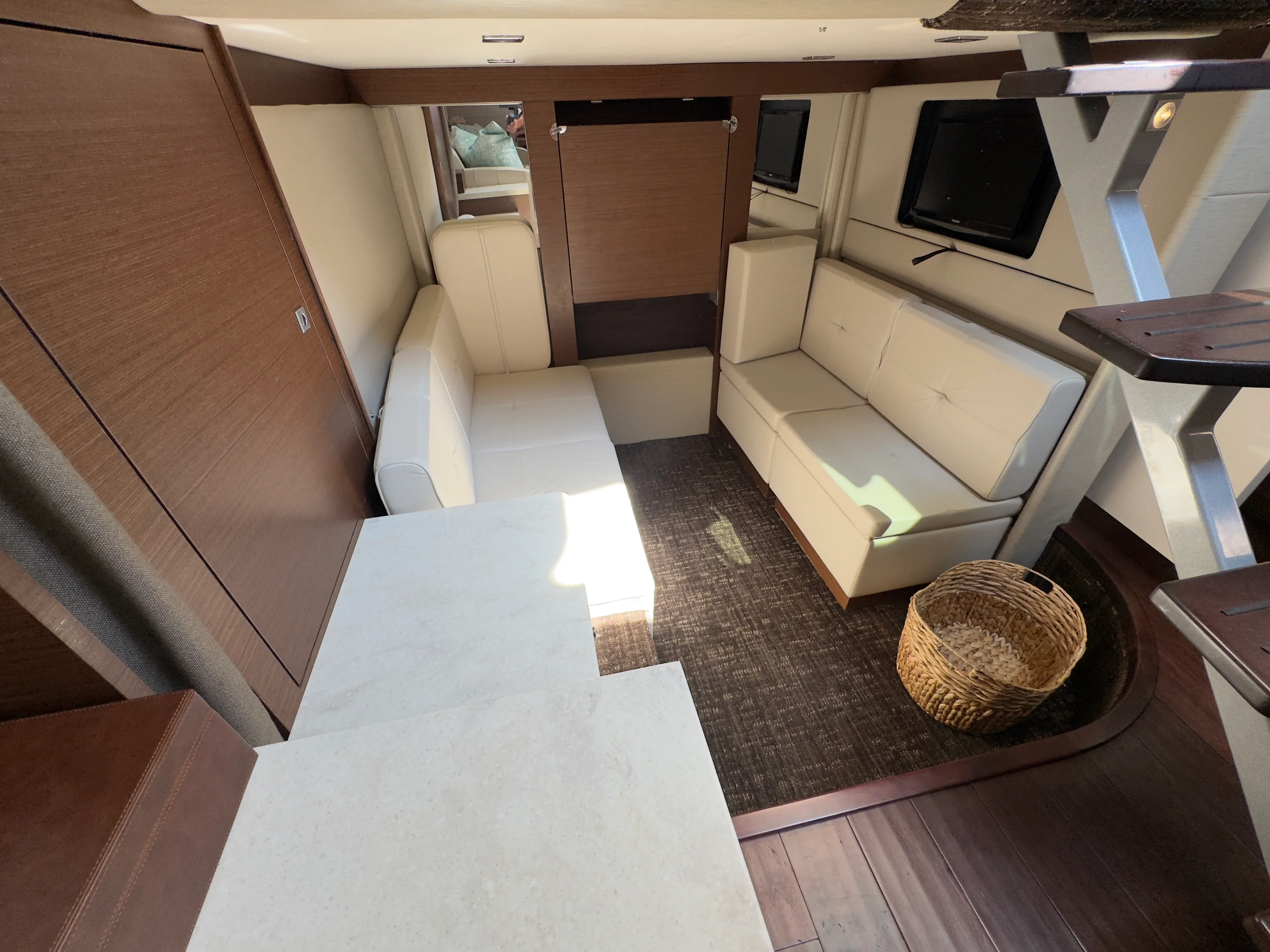 2014 Sea Ray 410 SUNDANCER Image Thumbnail #46