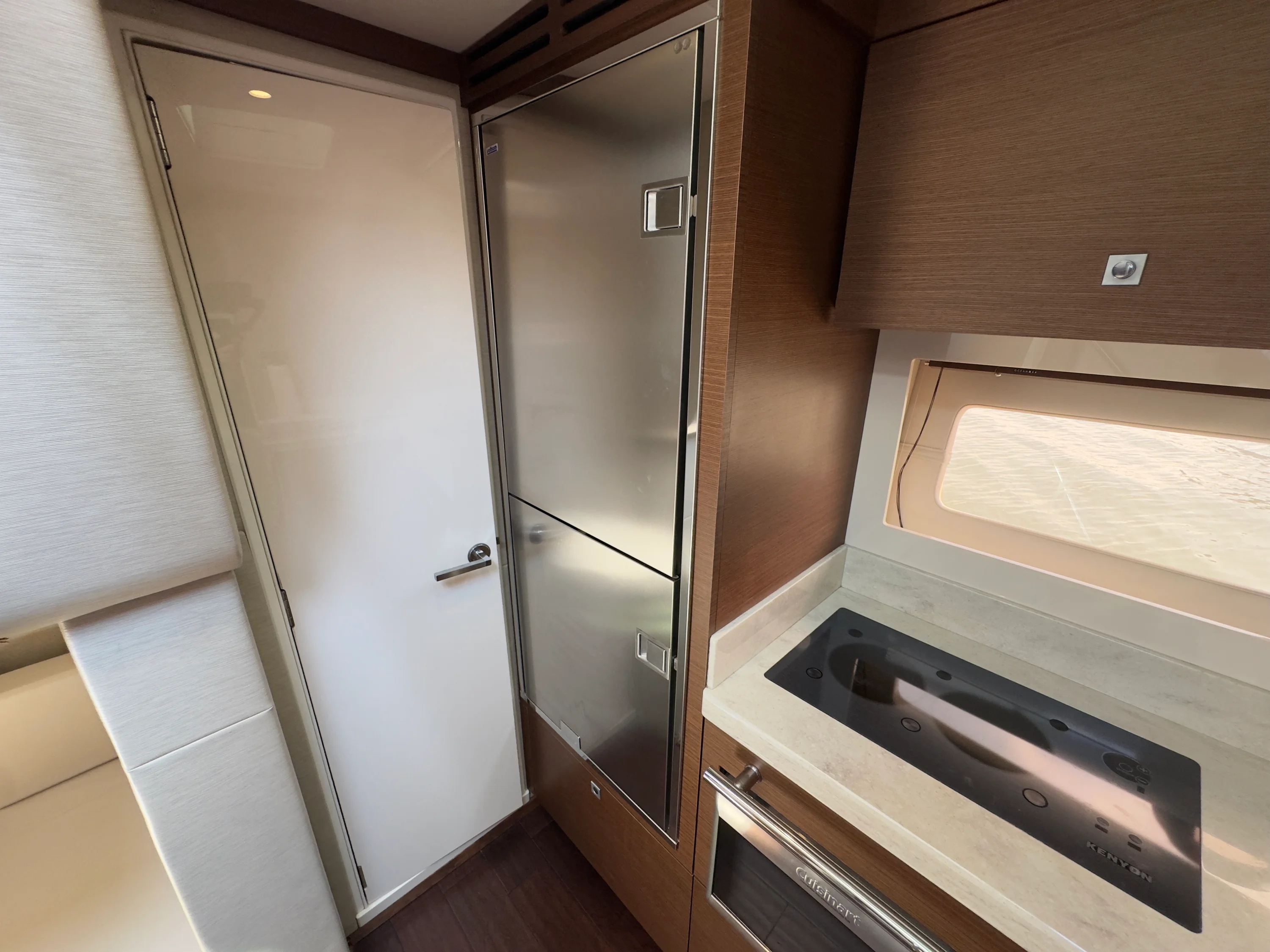 2014 Sea Ray 410 SUNDANCER Image Thumbnail #35