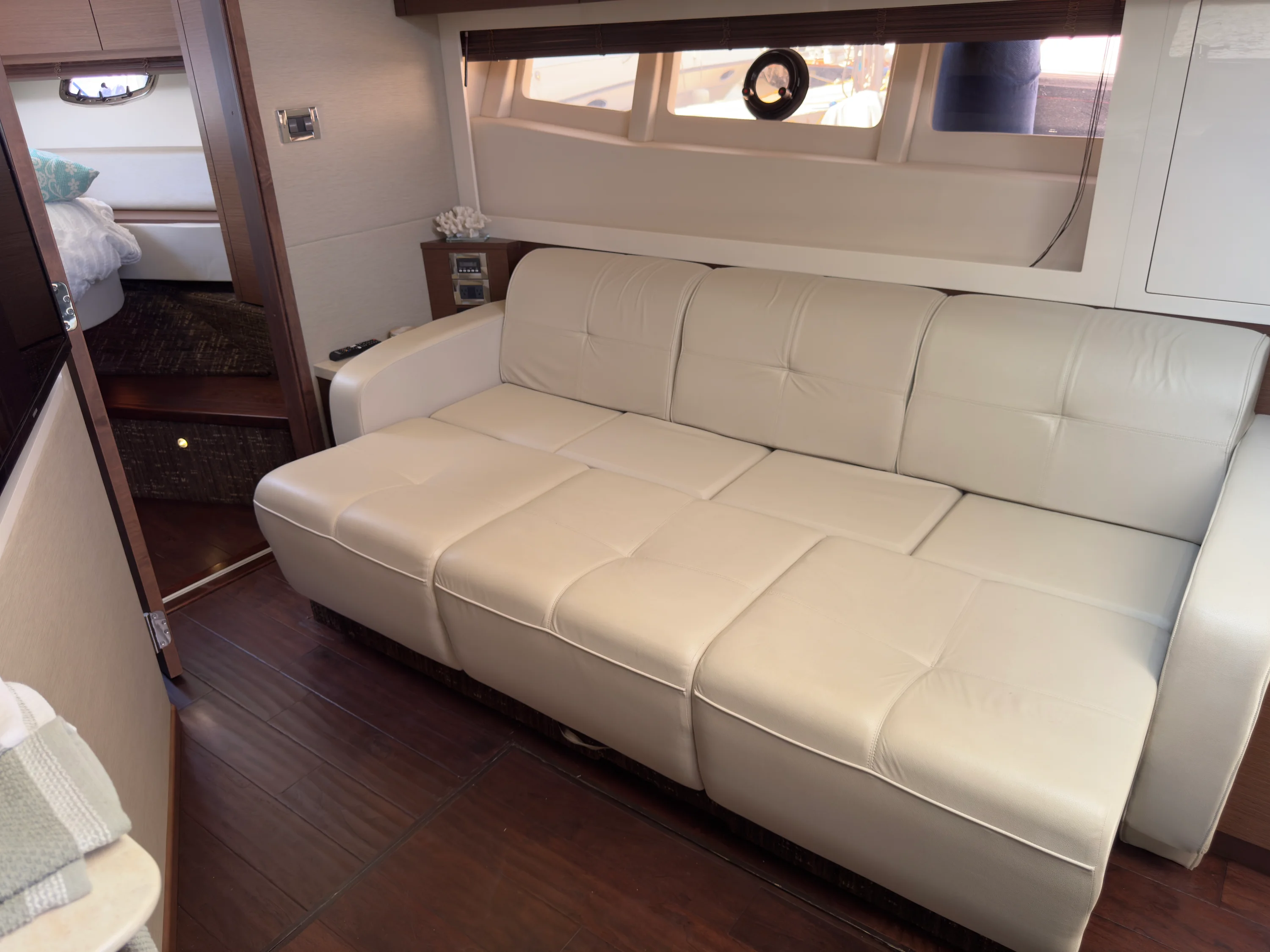 2014 Sea Ray 410 SUNDANCER Image Thumbnail #26