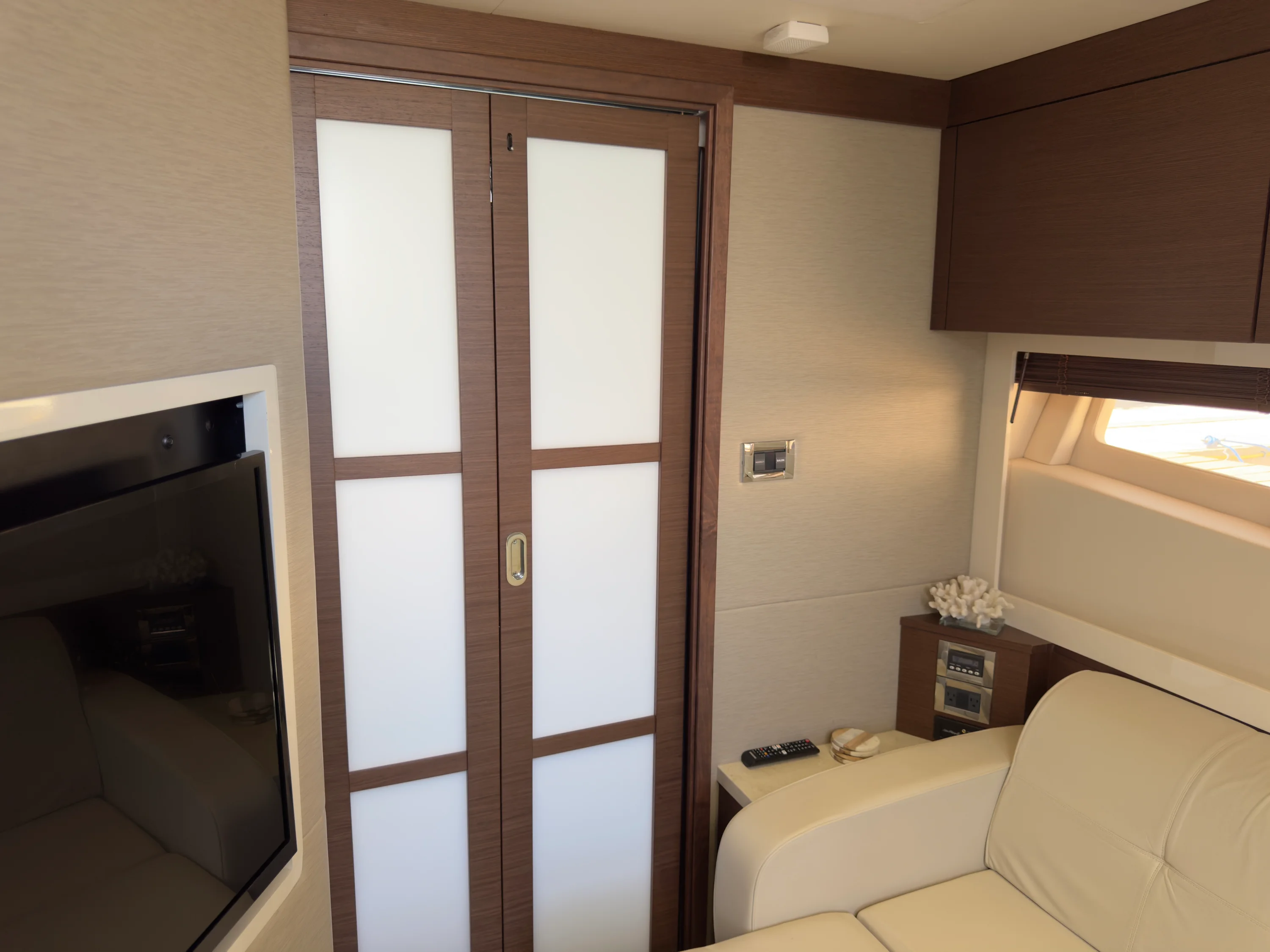 2014 Sea Ray 410 SUNDANCER Image Thumbnail #23