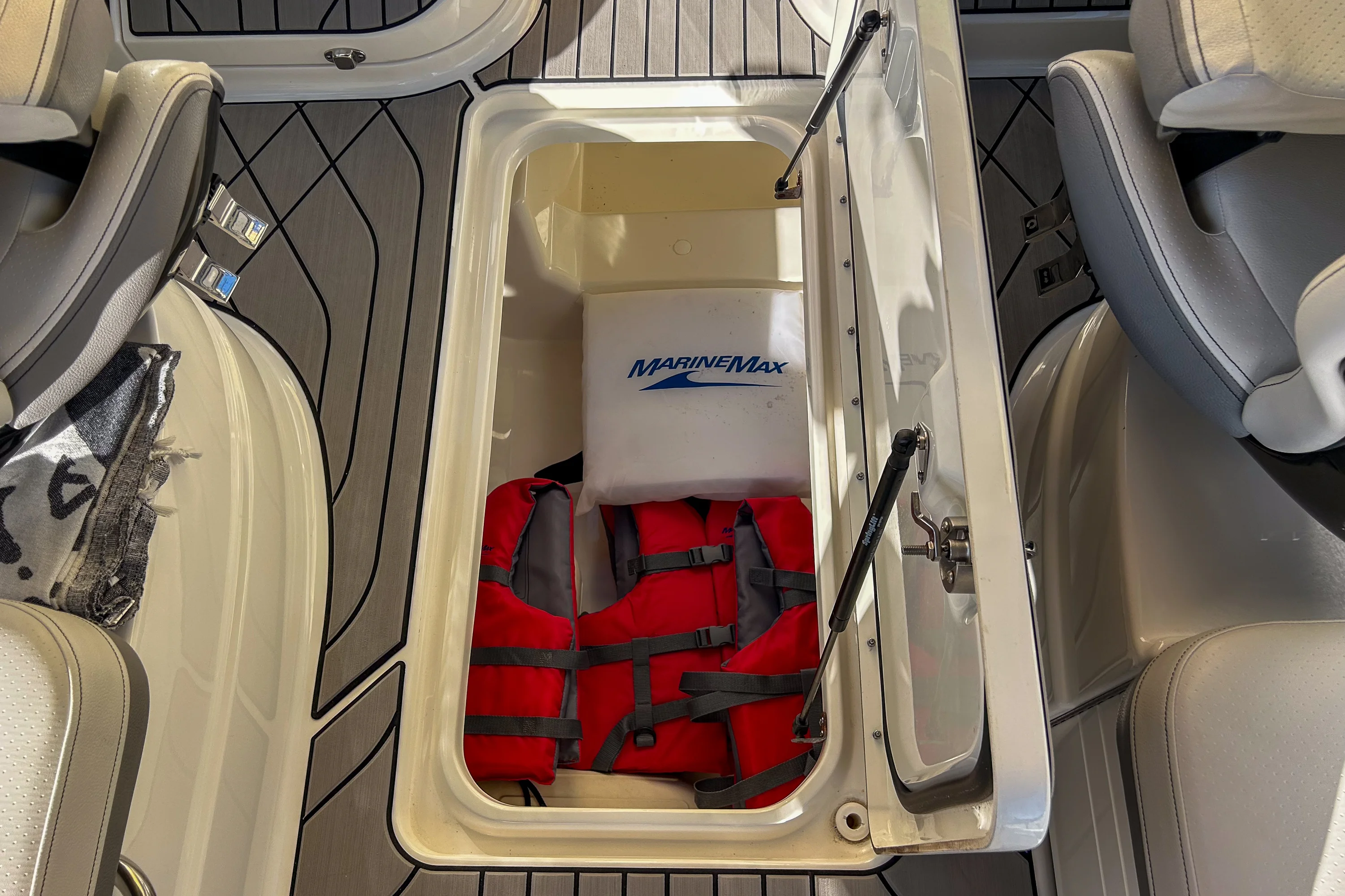 2023 Sea Ray 260 SLX OB Image Thumbnail #37