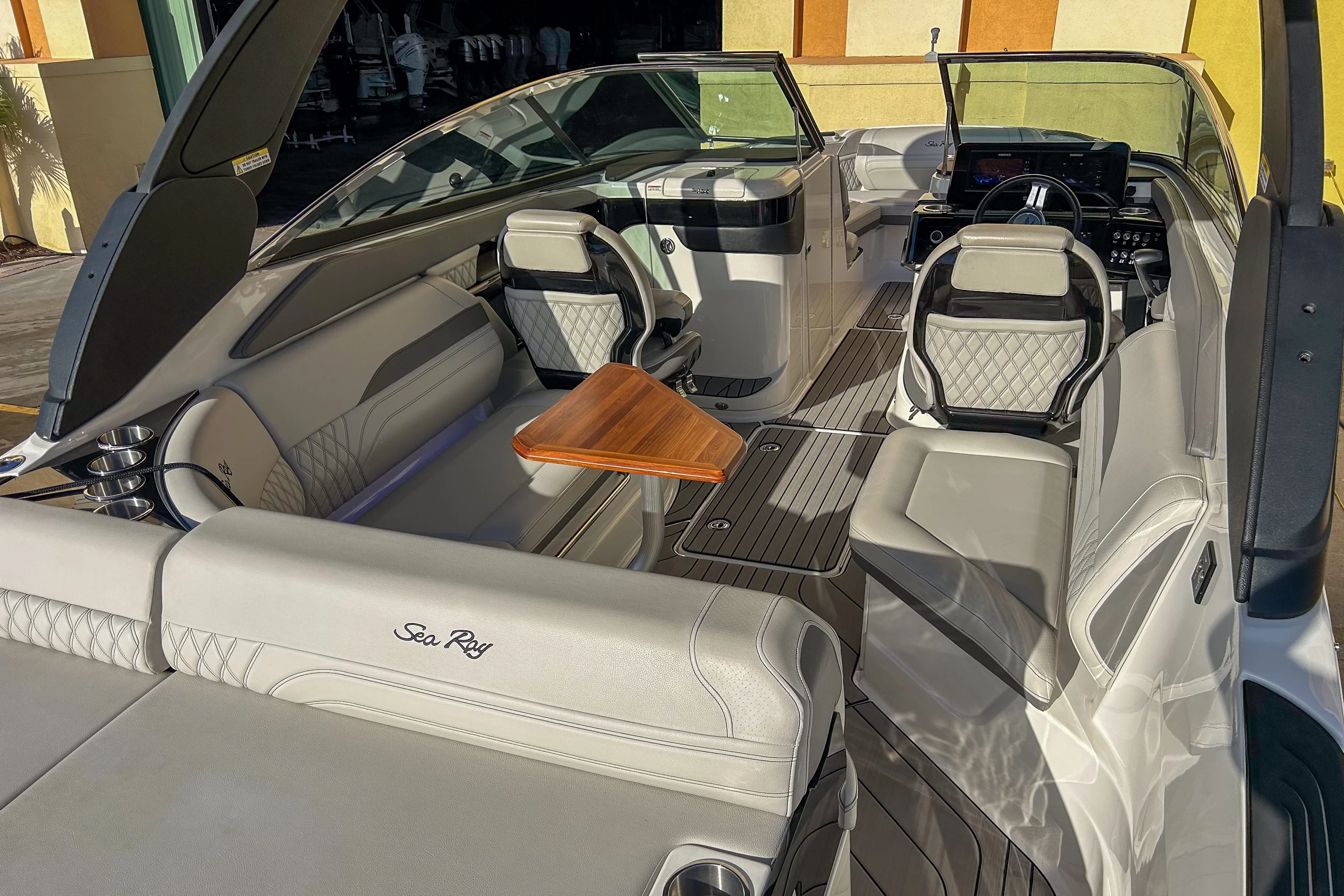 2023 Sea Ray 260 SLX OB Image Thumbnail #13