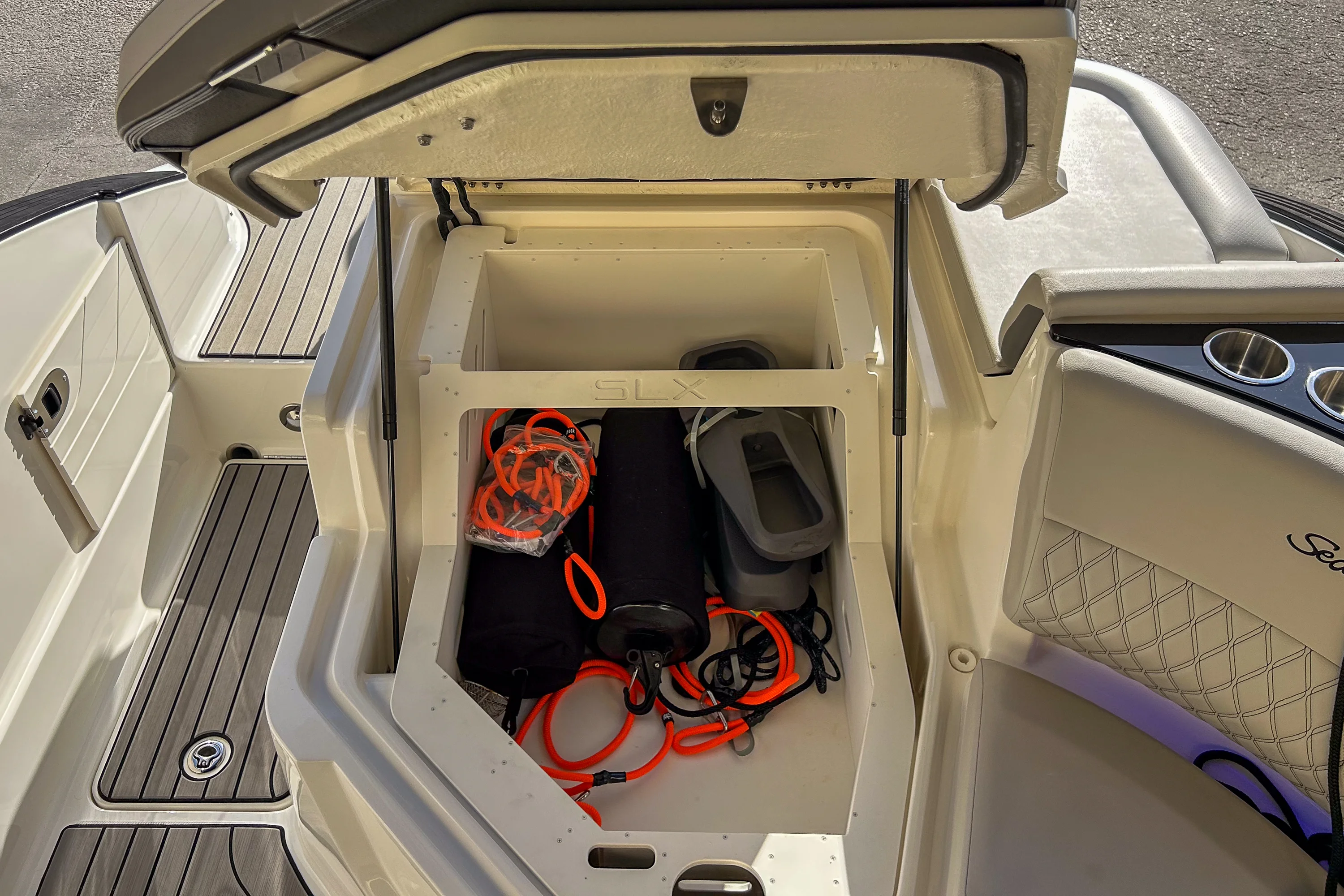 2023 Sea Ray 260 SLX OB Image Thumbnail #39