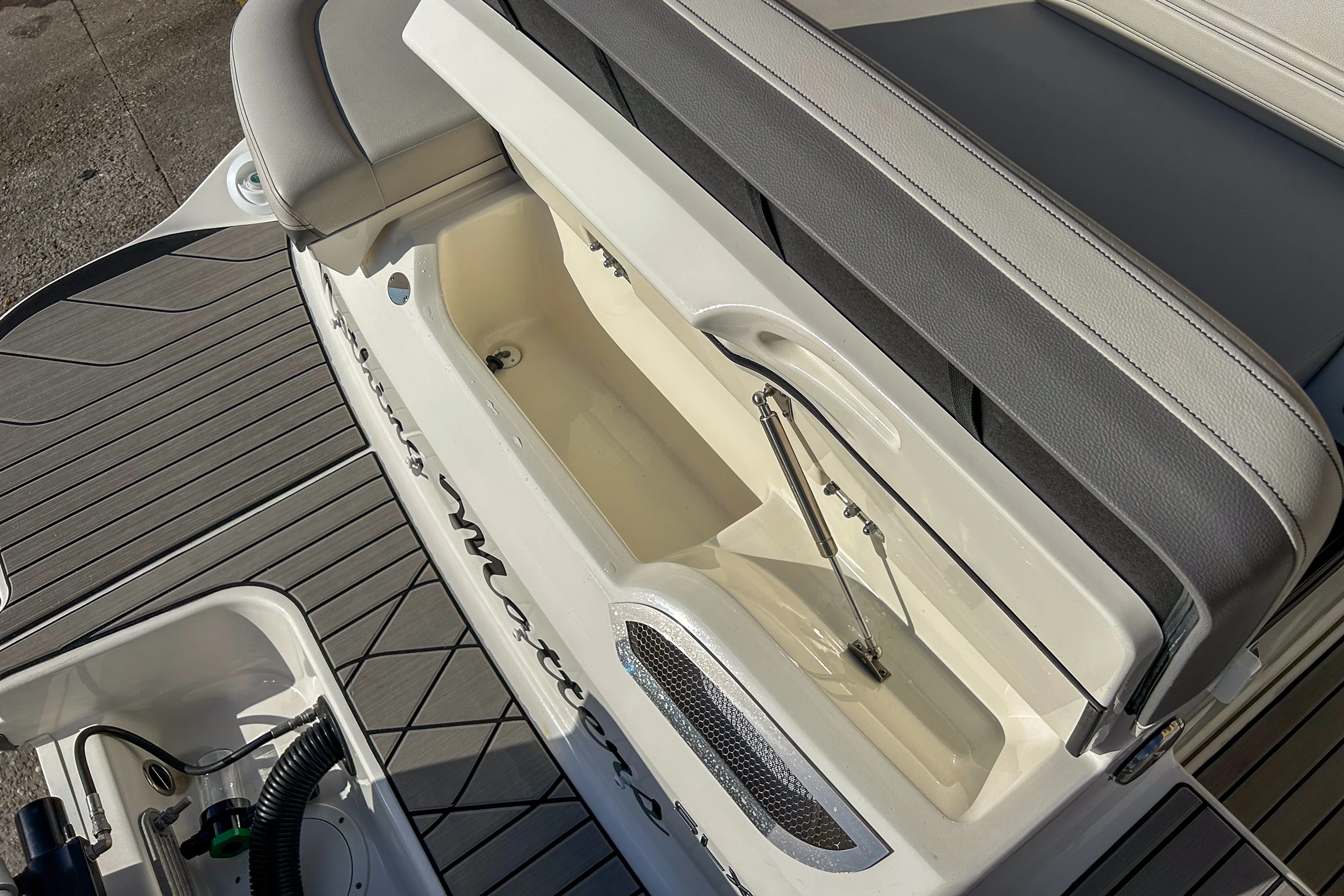 2023 Sea Ray 260 SLX OB Image Thumbnail #36