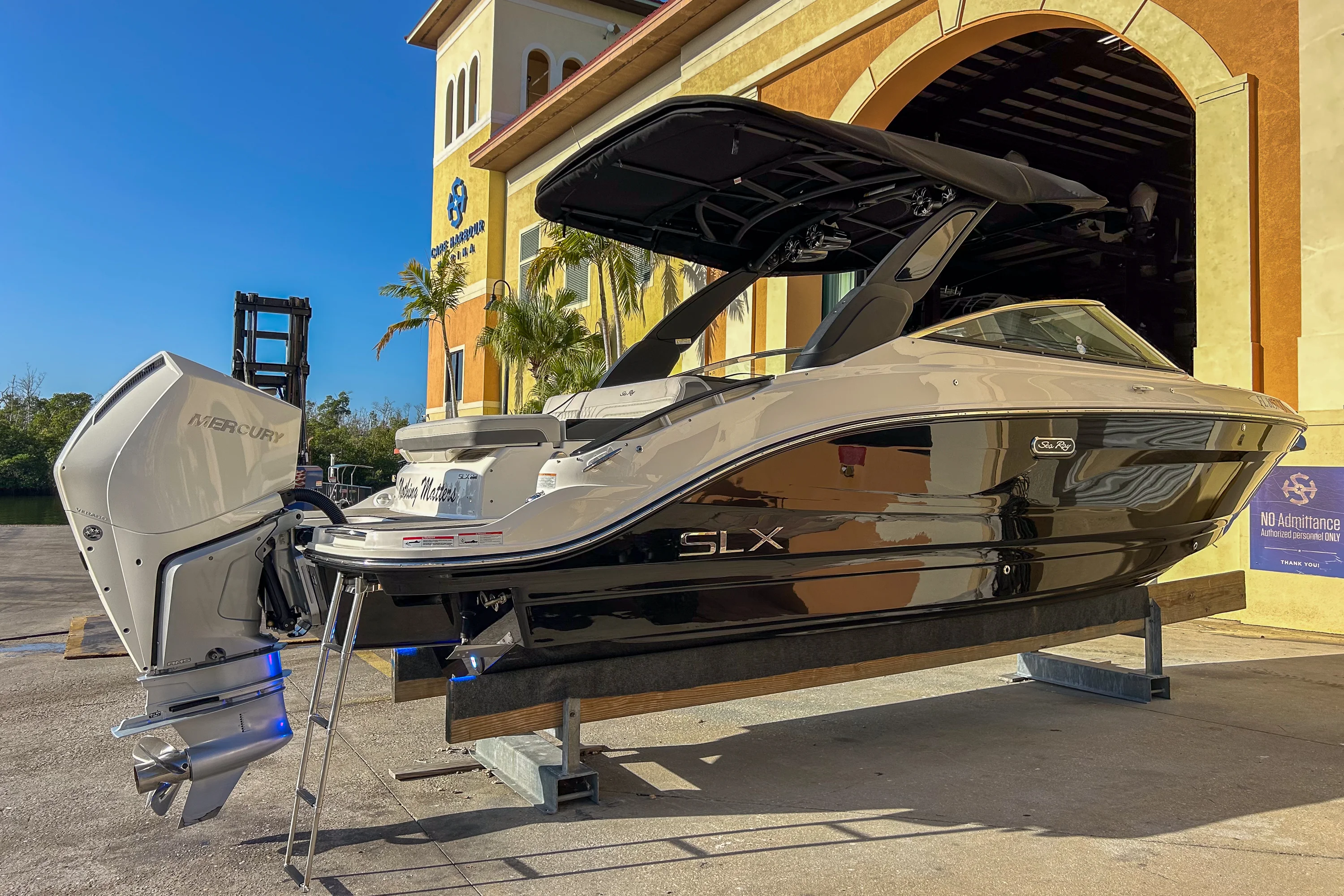 2023 Sea Ray 260 SLX OB Image Thumbnail #9