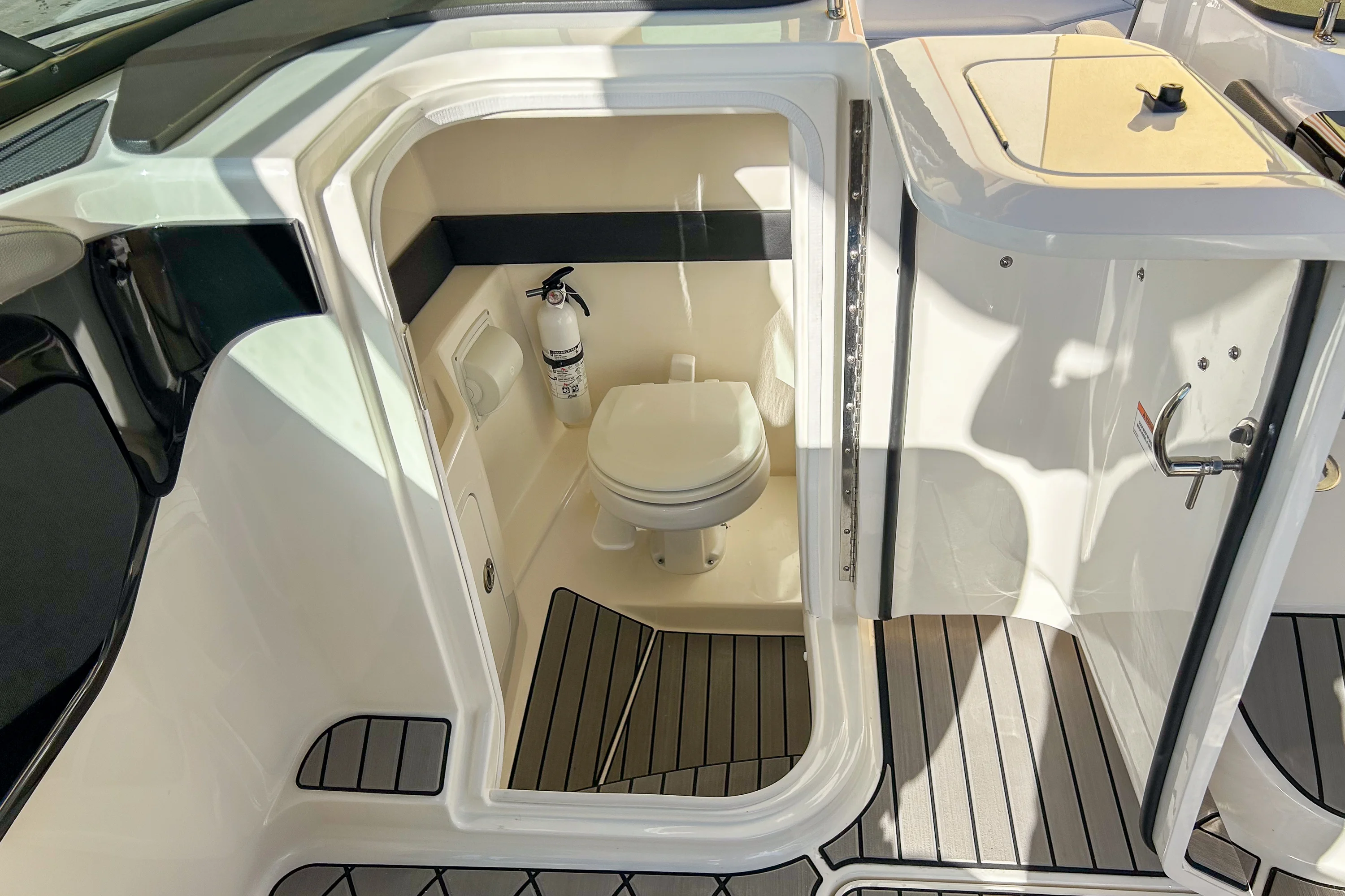 2023 Sea Ray 260 SLX OB Image Thumbnail #33