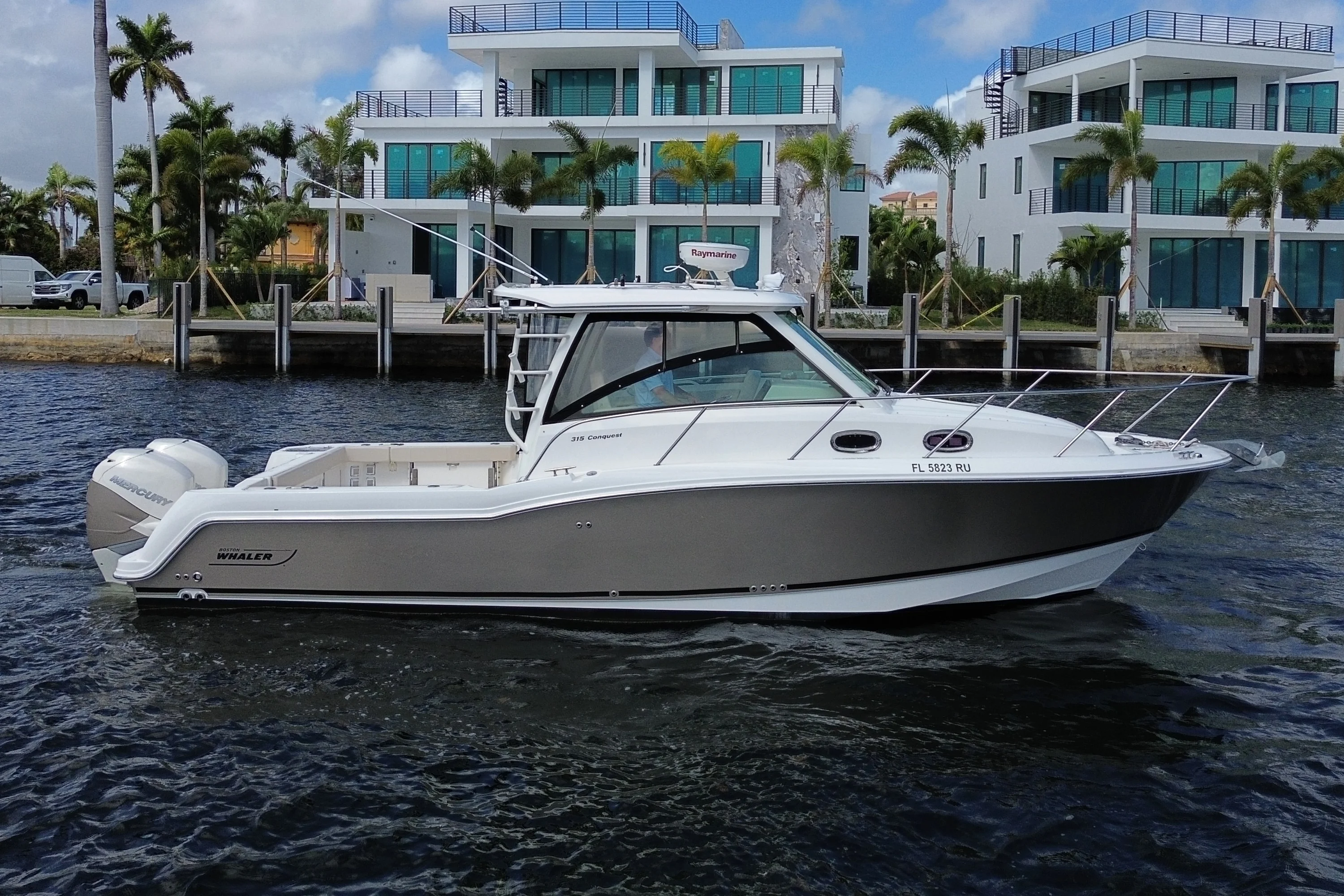 2019 Boston Whaler 315 CONQUEST Image Thumbnail #3