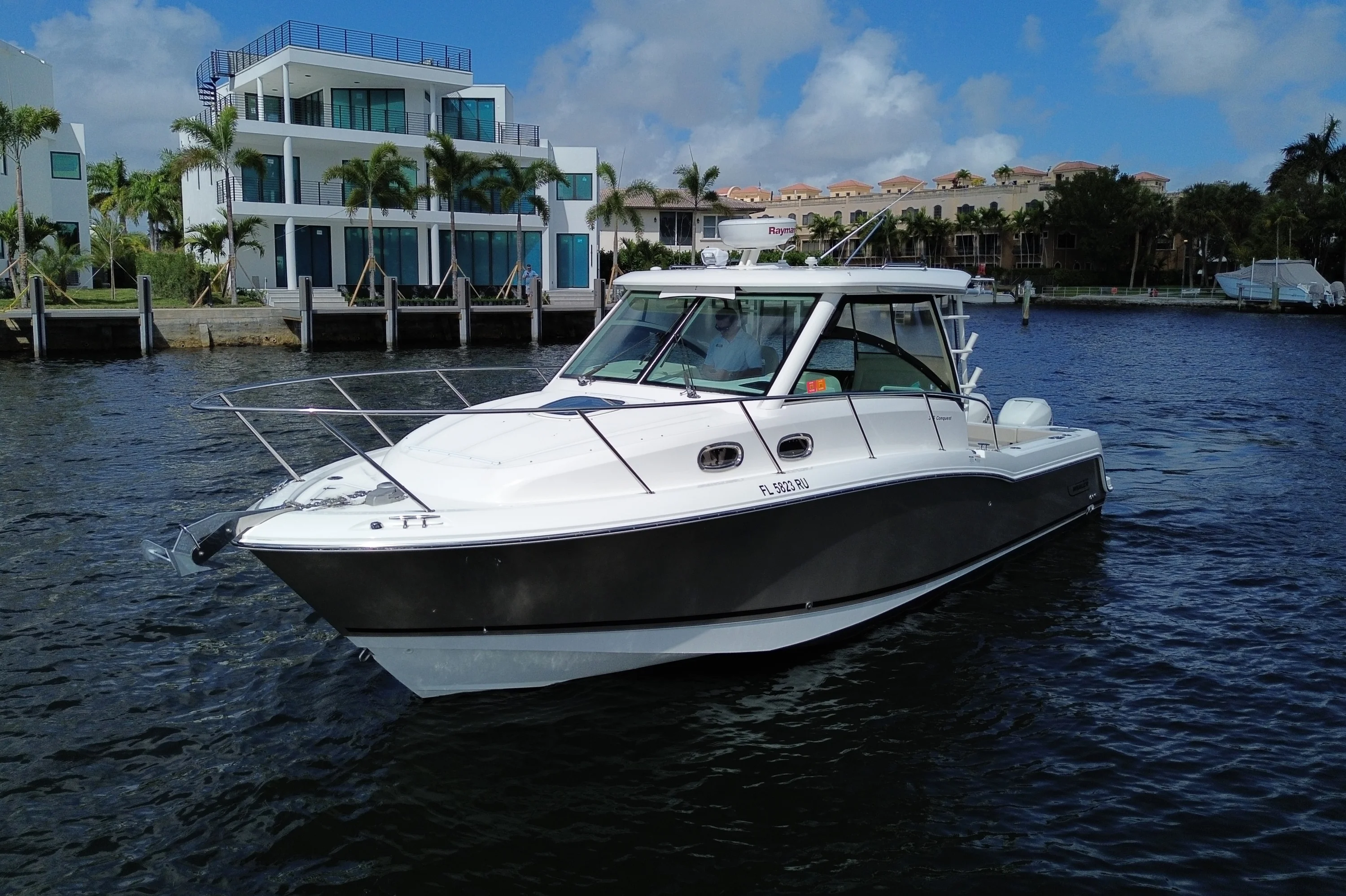 2019 Boston Whaler 315 CONQUEST Image Thumbnail #11