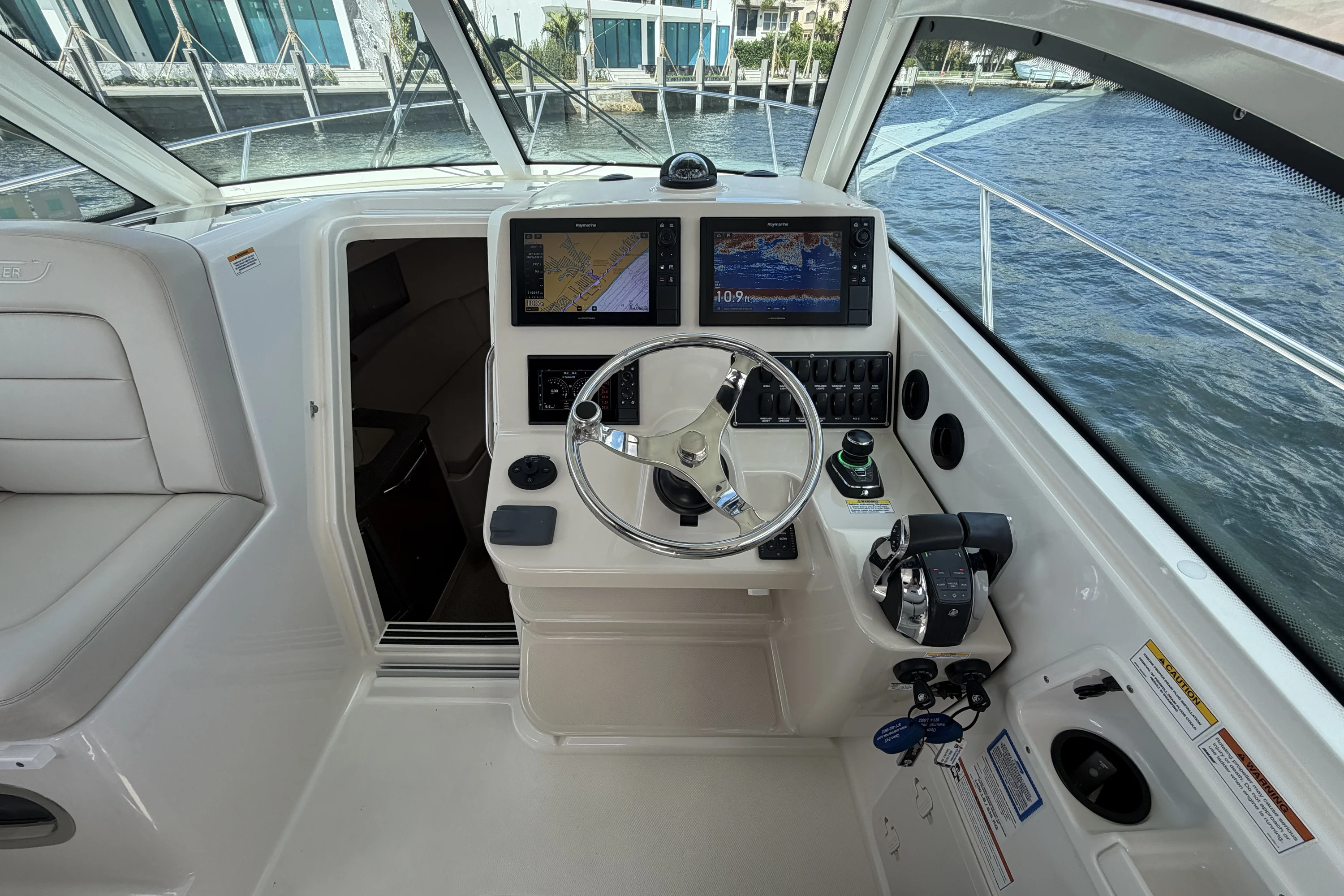 2019 Boston Whaler 315 CONQUEST Image Thumbnail #23