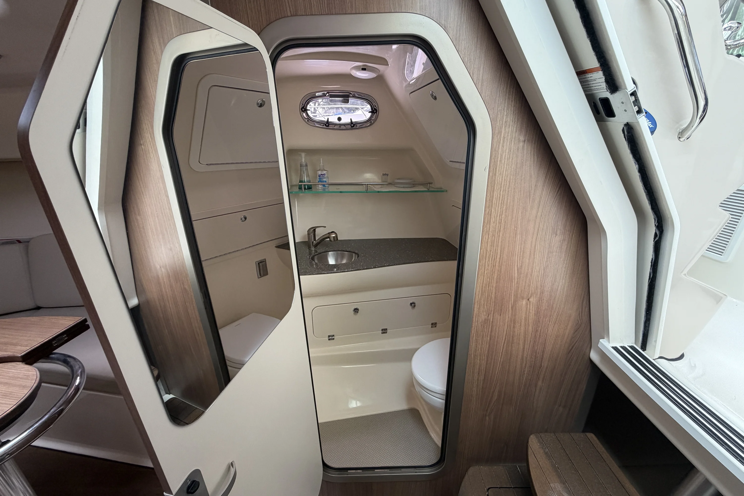 2019 Boston Whaler 315 CONQUEST Image Thumbnail #36