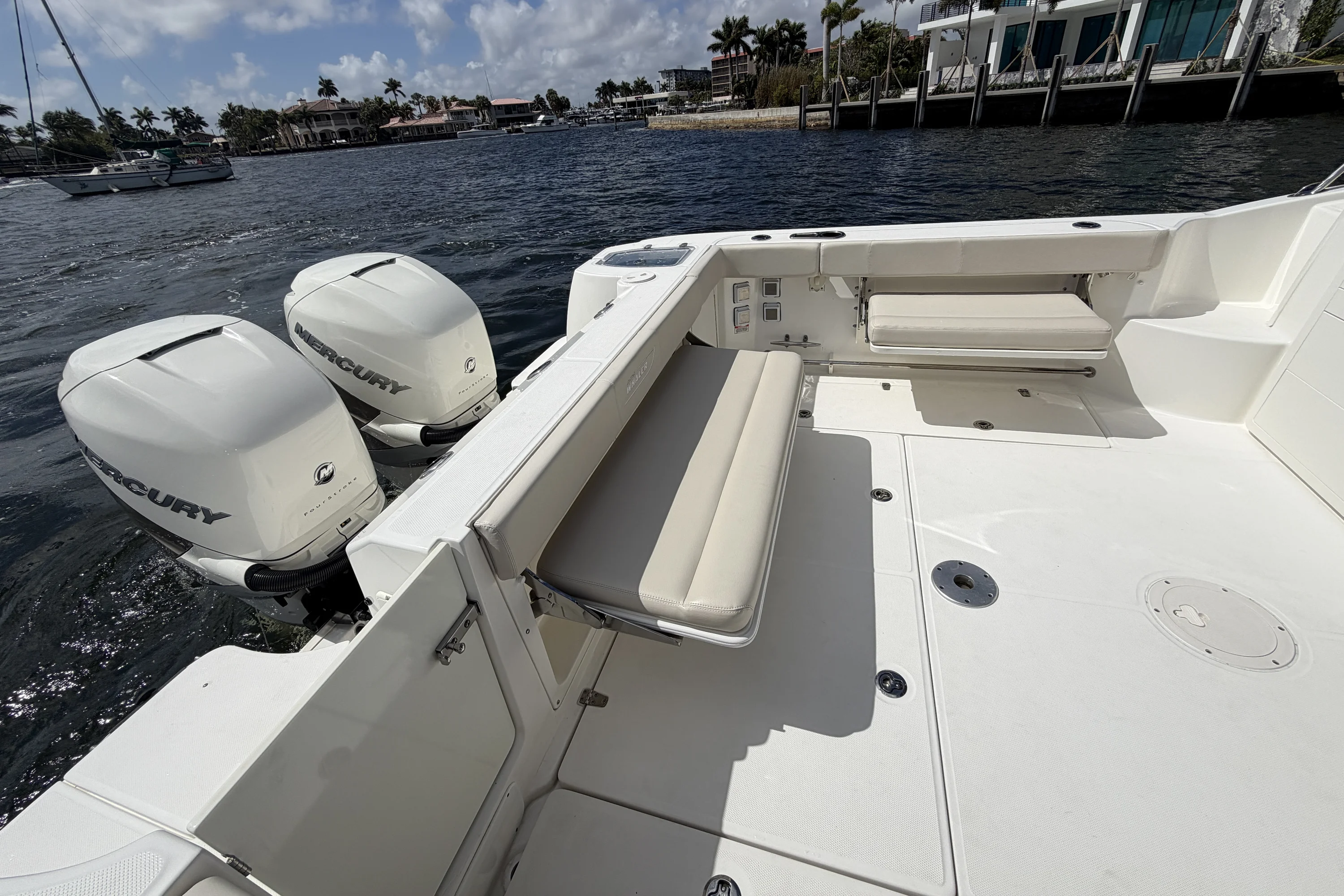 2019 Boston Whaler 315 CONQUEST Image Thumbnail #16