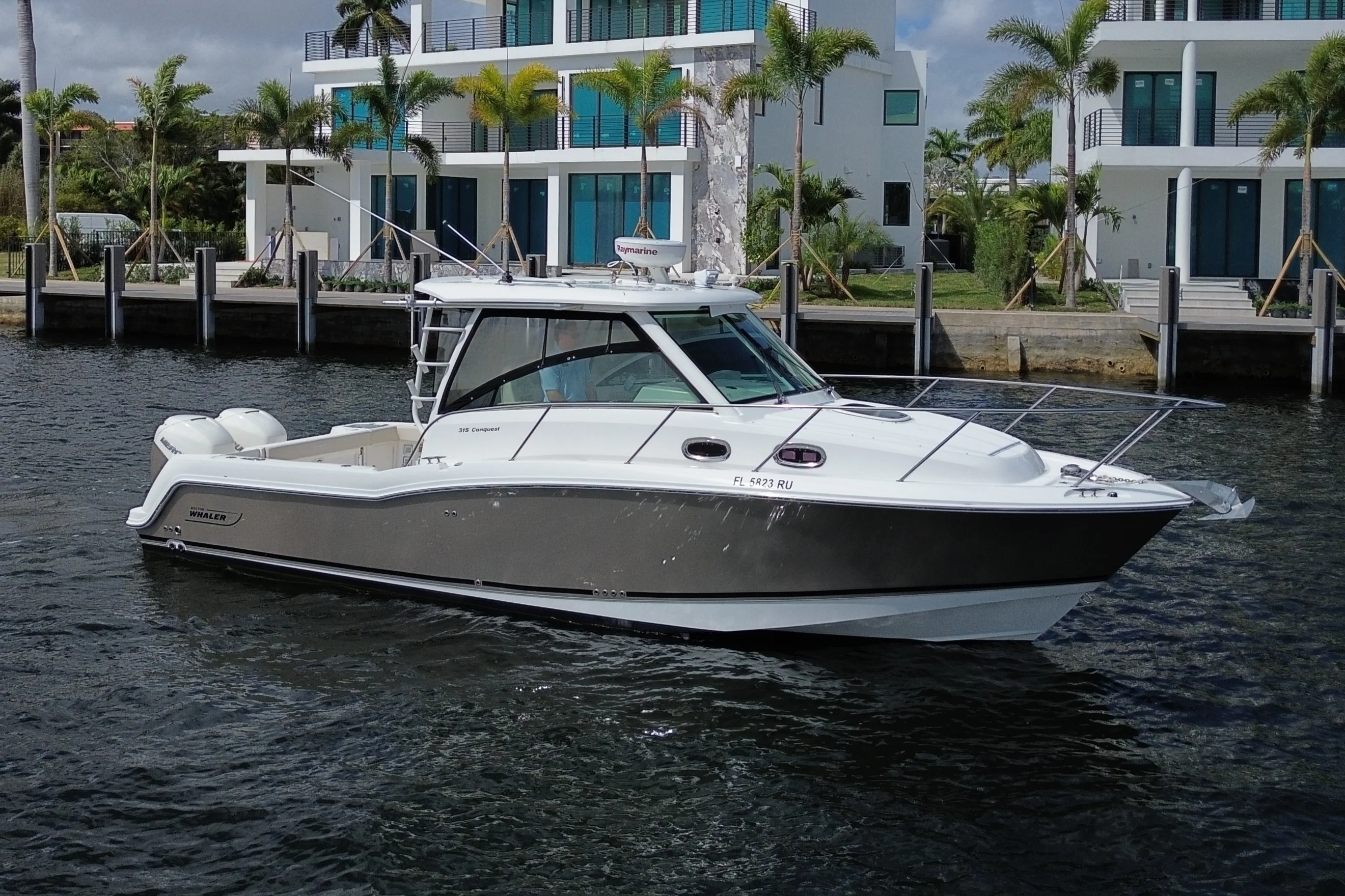 2019 Boston Whaler 315 CONQUEST Image Thumbnail #1