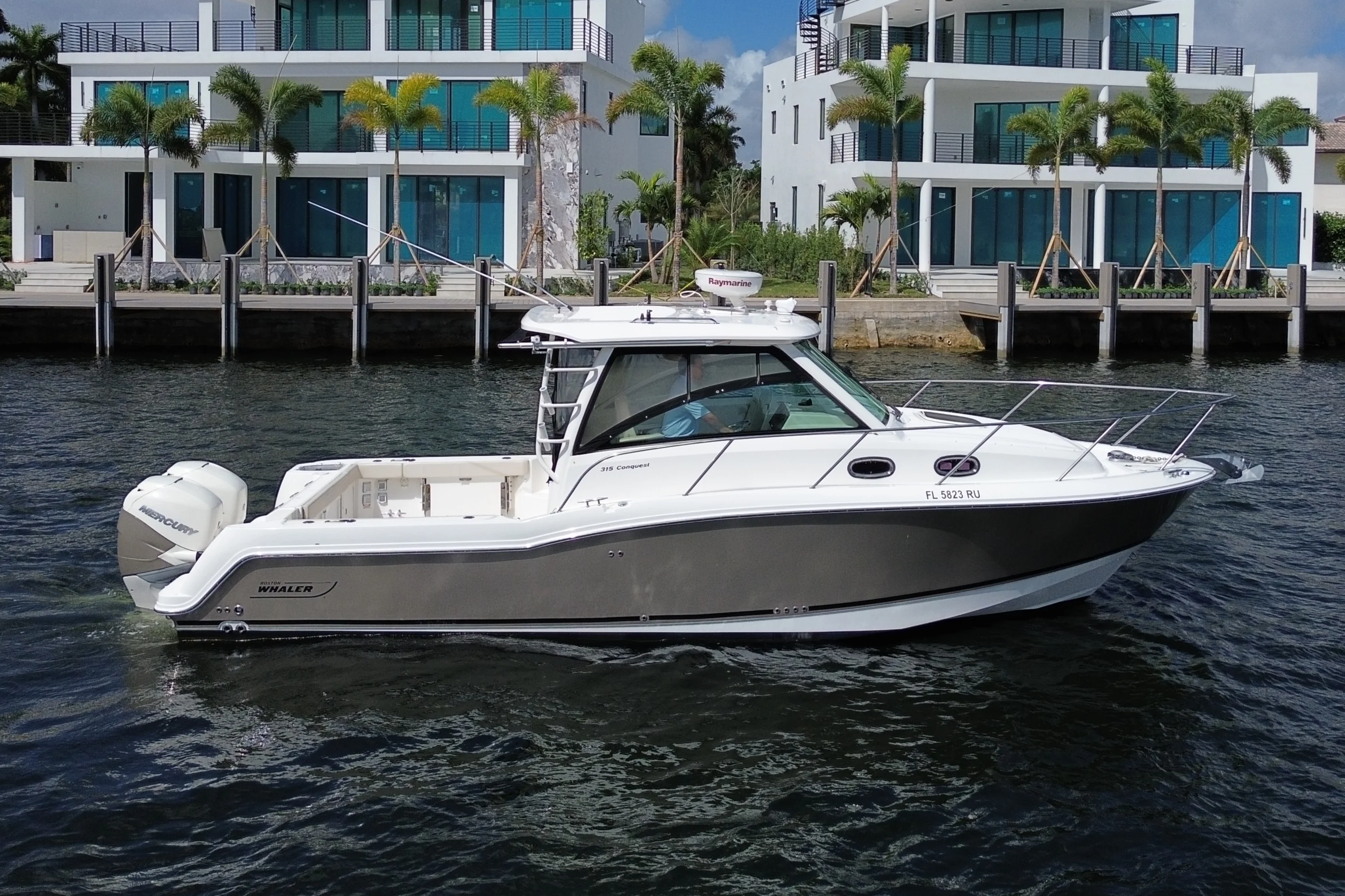 2019 Boston Whaler 315 CONQUEST Image Thumbnail #2