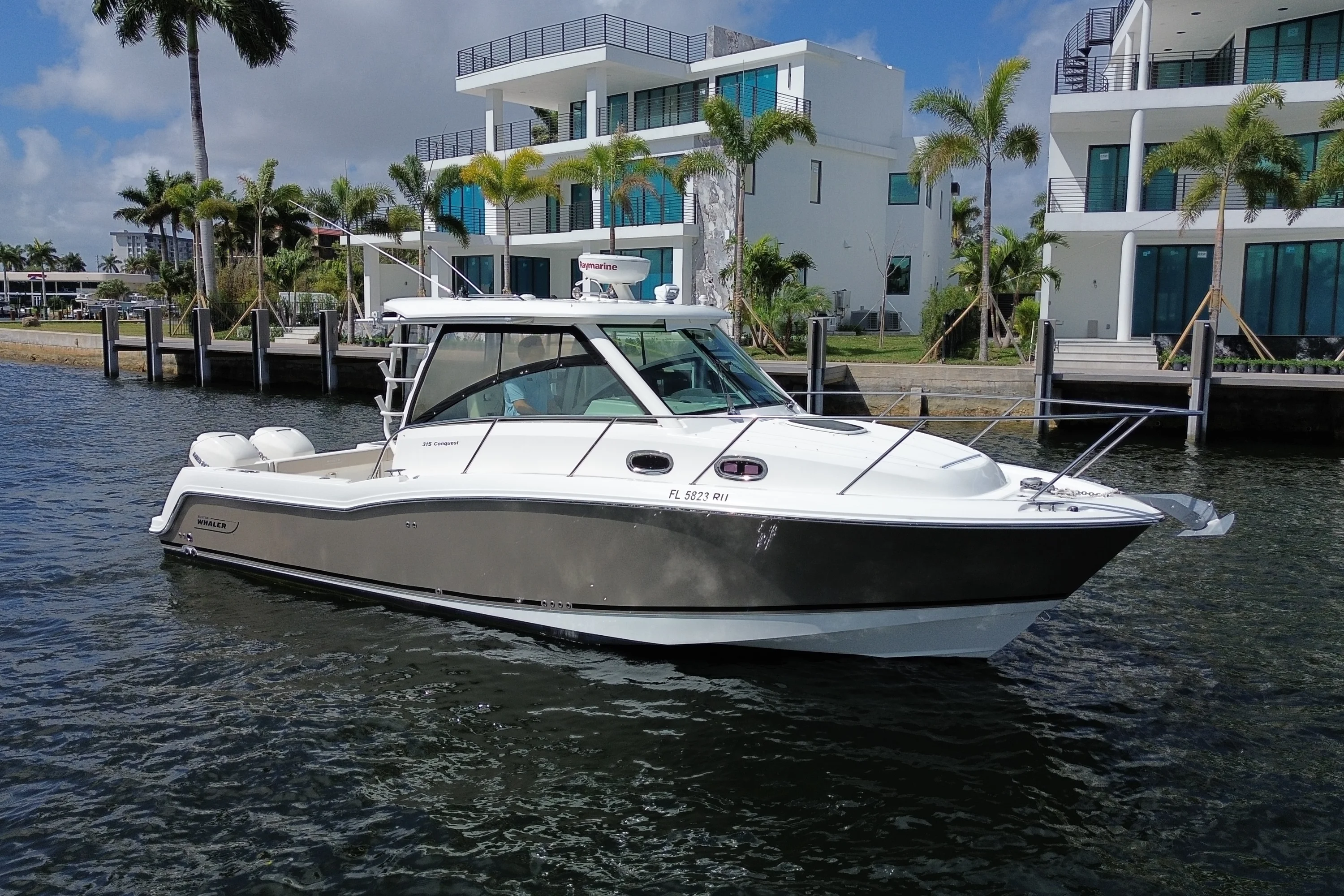 2019 Boston Whaler 315 CONQUEST Image Thumbnail #0