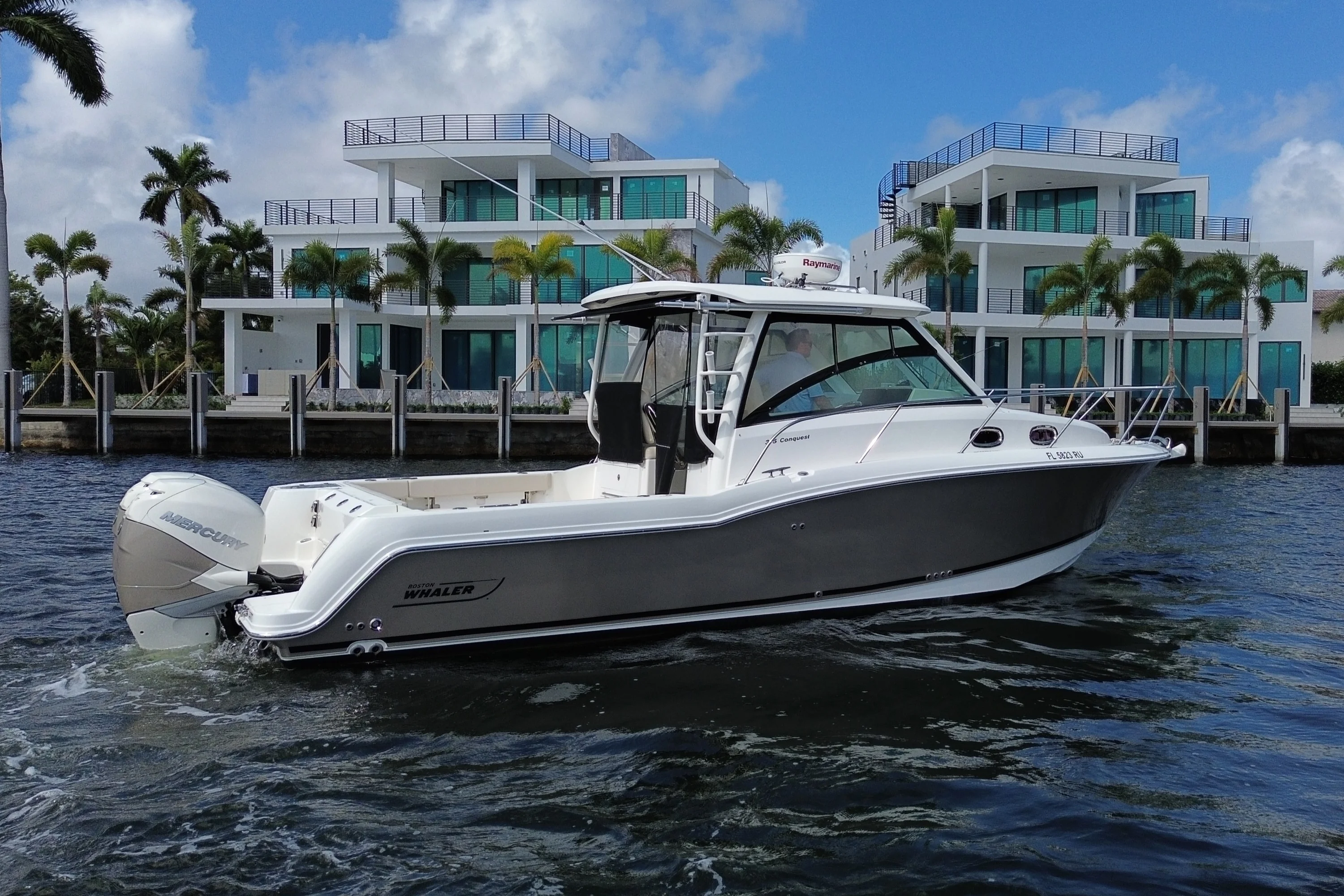 2019 Boston Whaler 315 CONQUEST Image Thumbnail #4