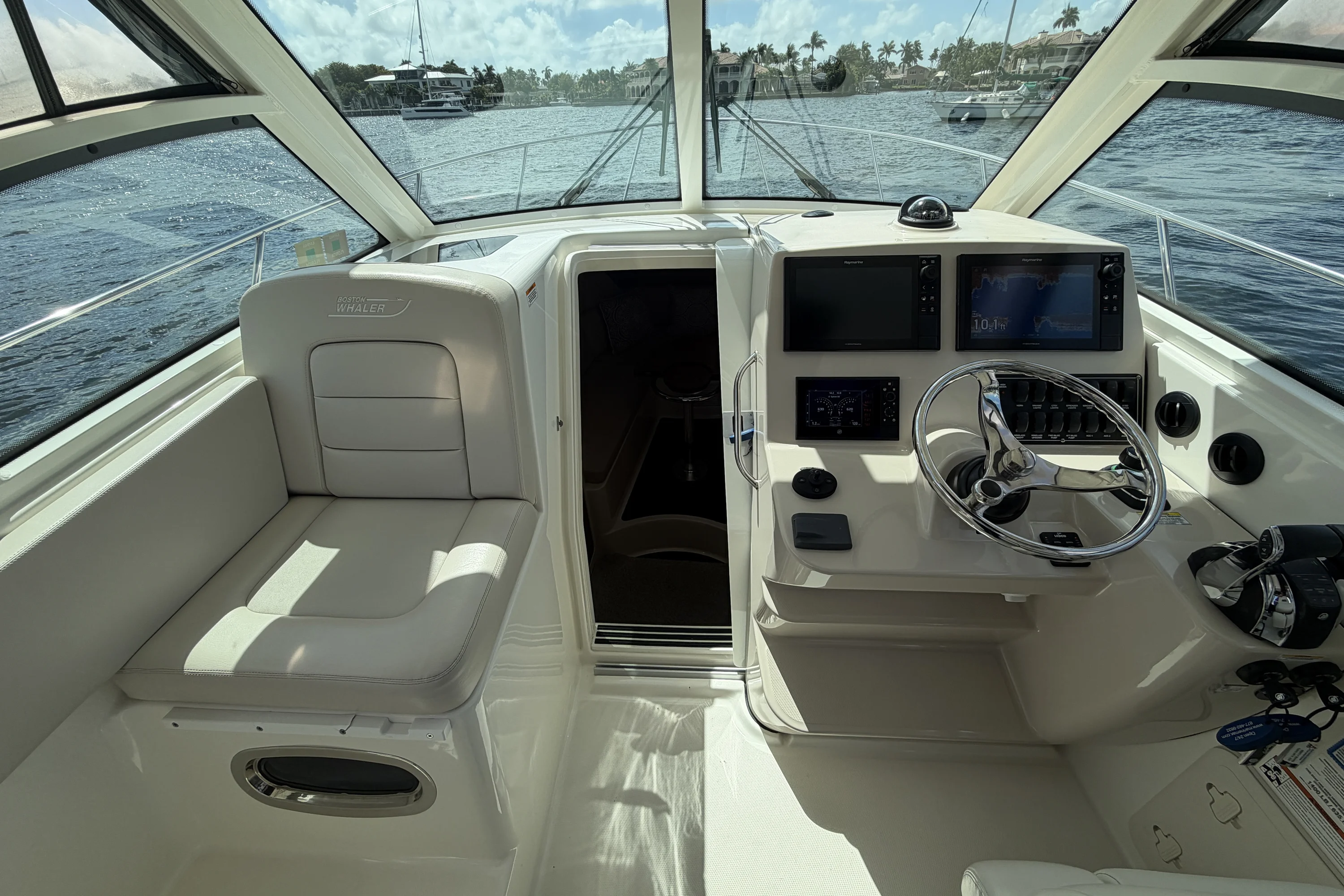 2019 Boston Whaler 315 CONQUEST Image Thumbnail #21
