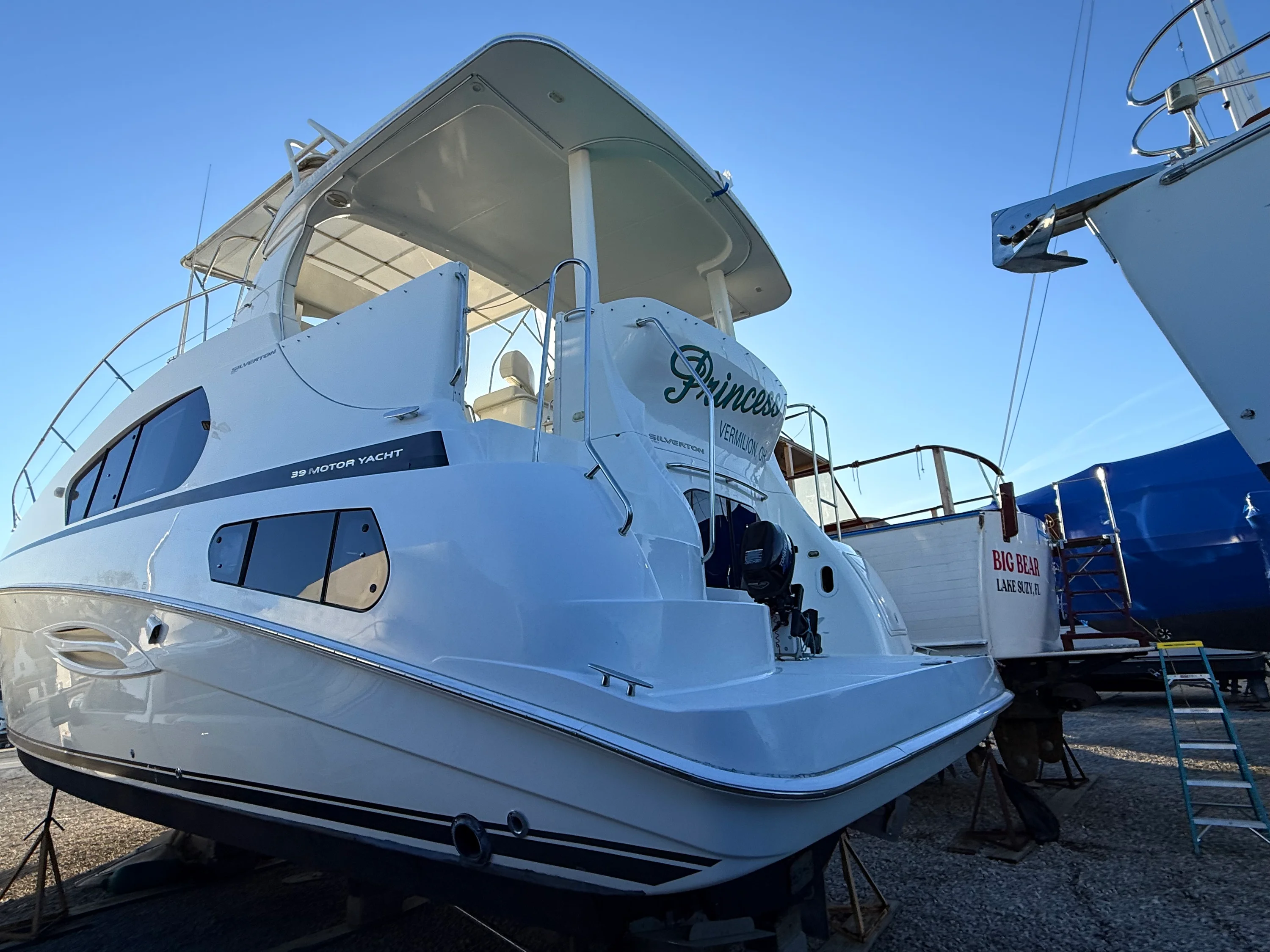 2004 Silverton 39 MOTOR YACHT Image Thumbnail #3