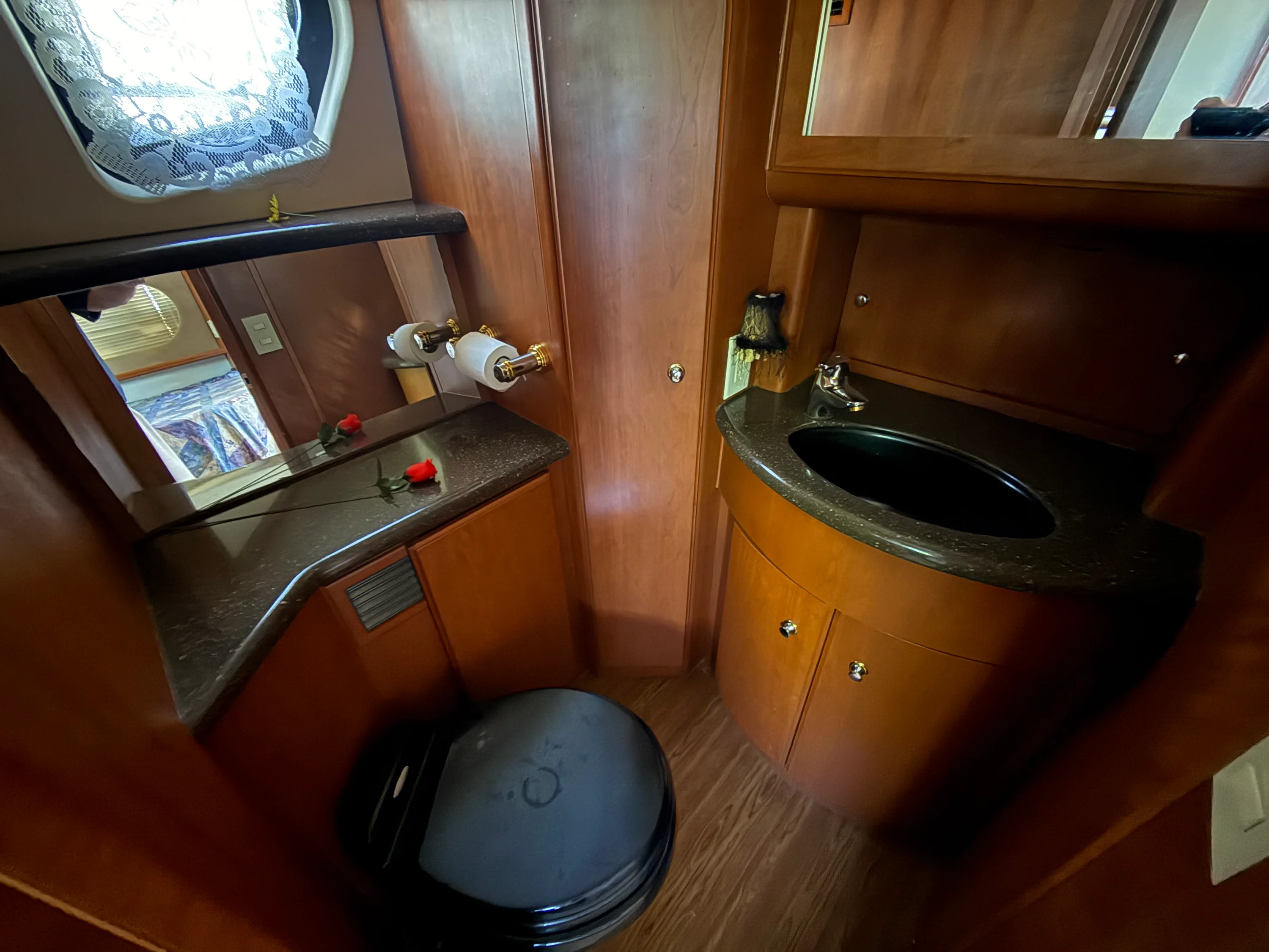 2004 Silverton 39 MOTOR YACHT Image Thumbnail #46