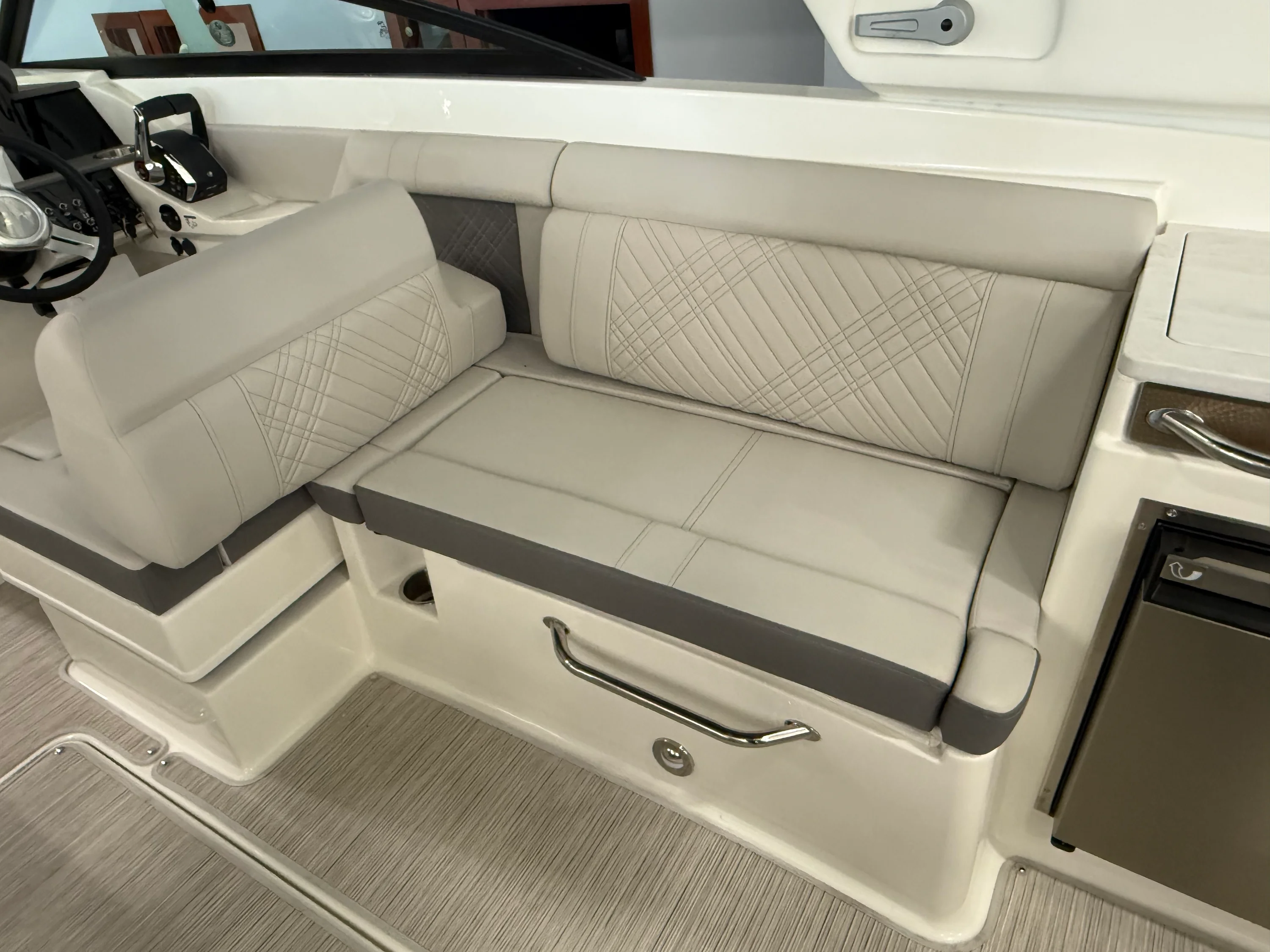 2026 Sea Ray SDX 290 Outboard Image Thumbnail #9