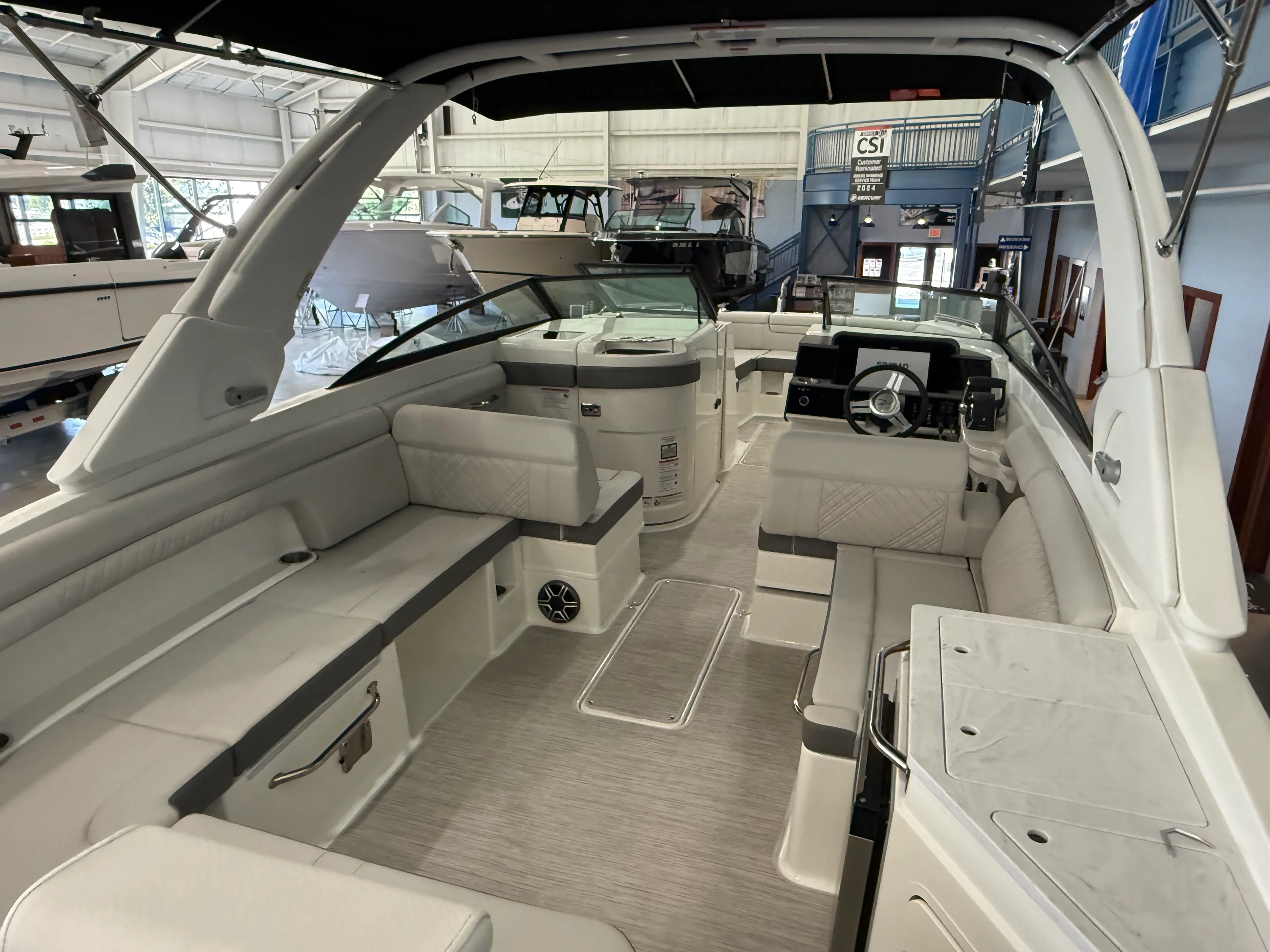 2026 Sea Ray SDX 290 Outboard Image Thumbnail #4