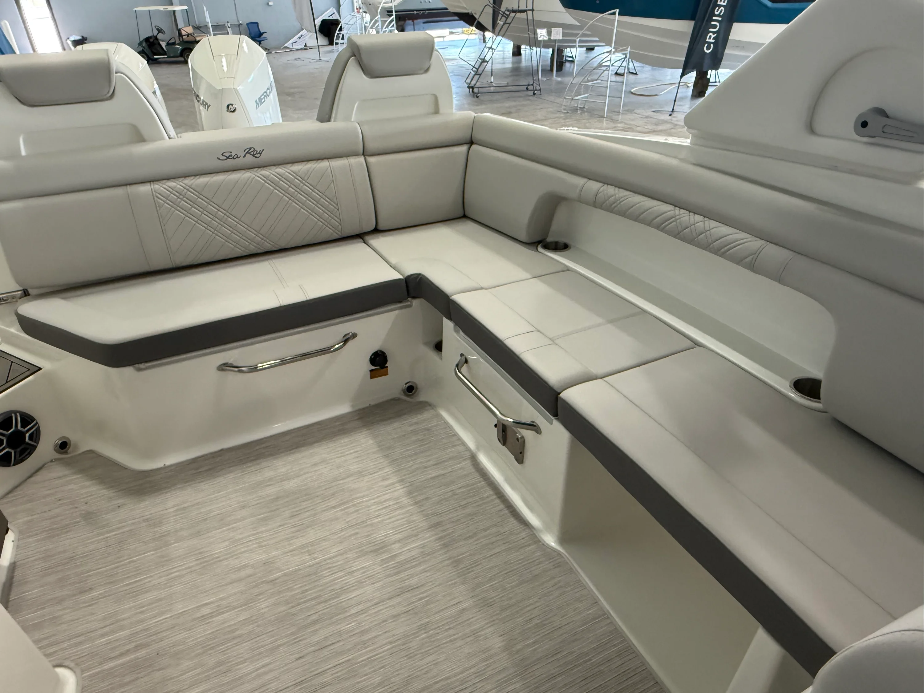 2026 Sea Ray SDX 290 Outboard Image Thumbnail #8