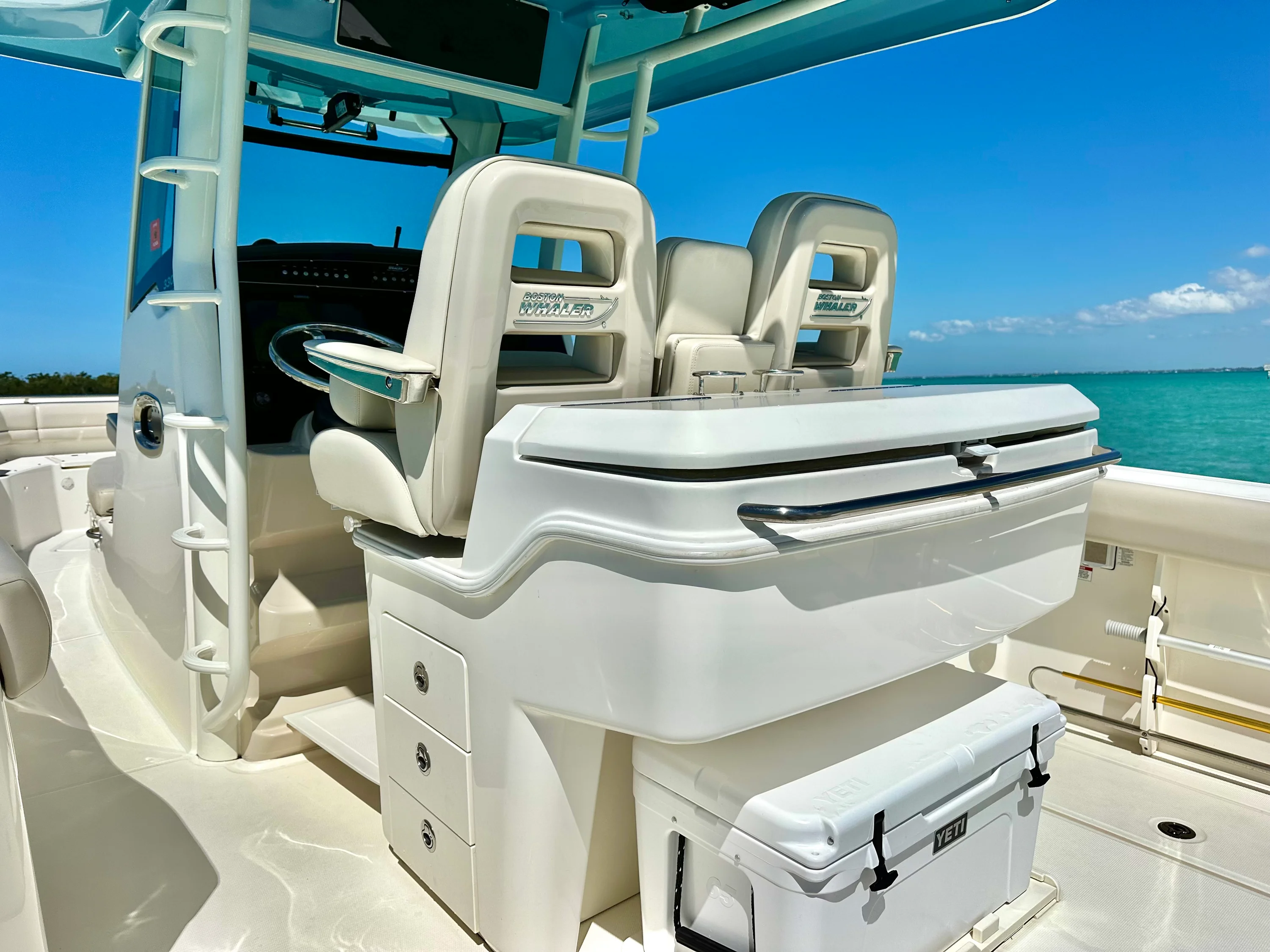 2024 Boston Whaler 330 OUTRAGE Image Thumbnail #13