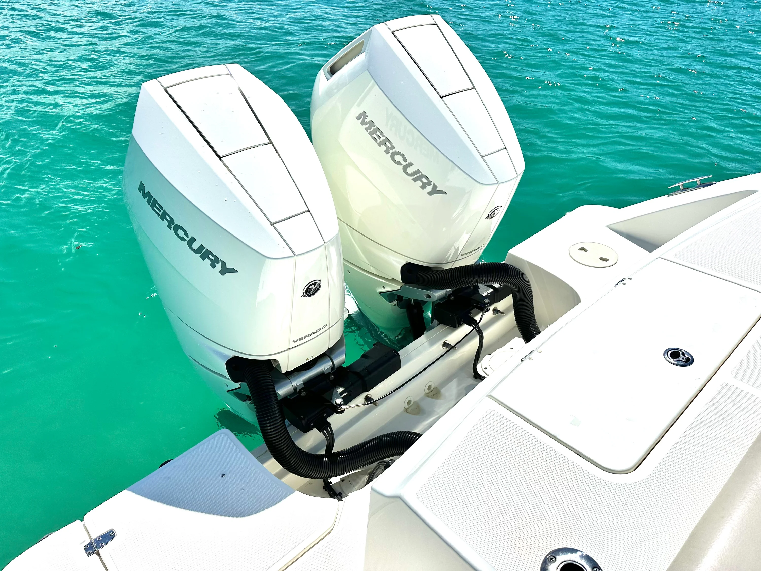 2024 Boston Whaler 330 OUTRAGE Image Thumbnail #8