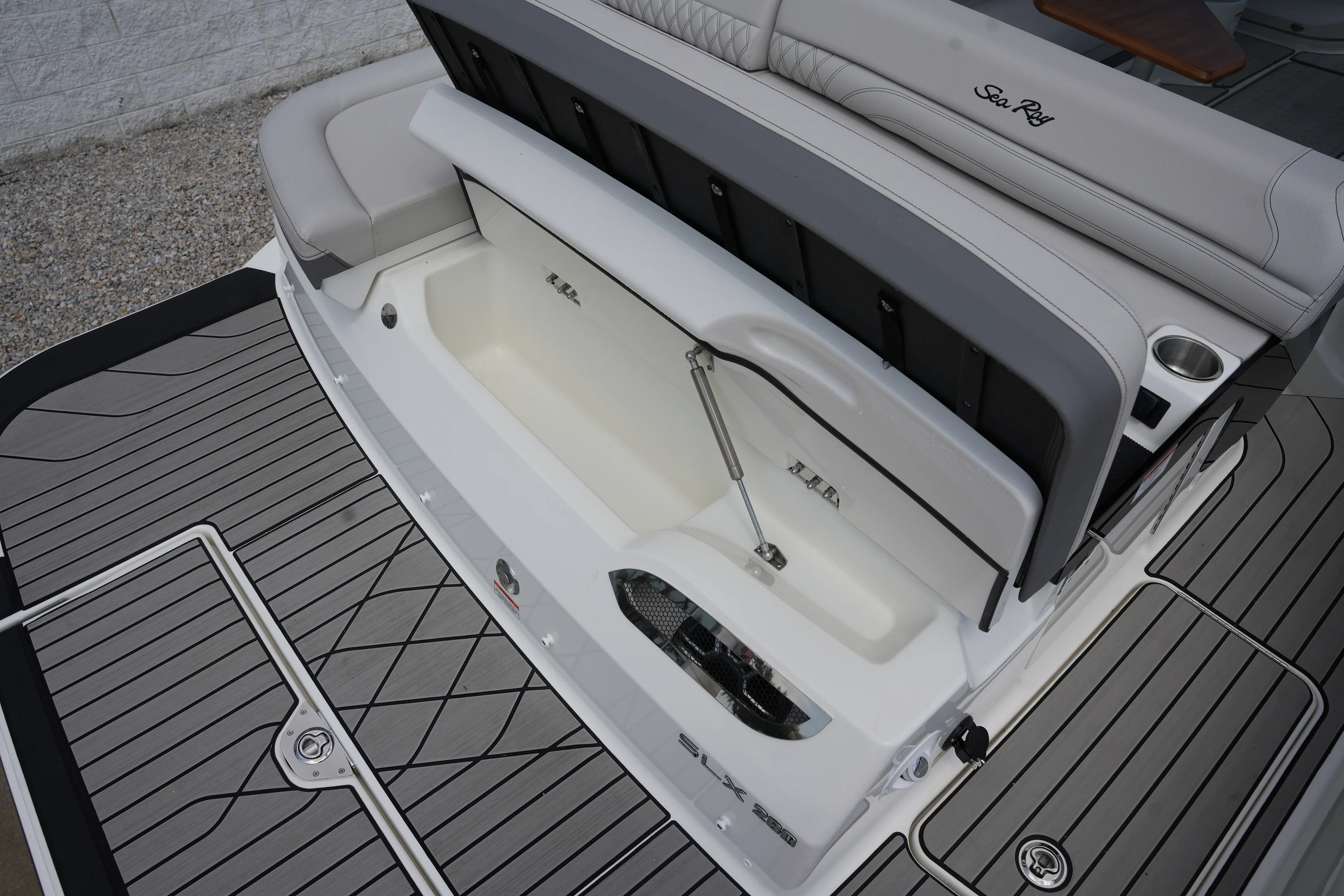 2026 Sea Ray SLX 280 Image Thumbnail #9
