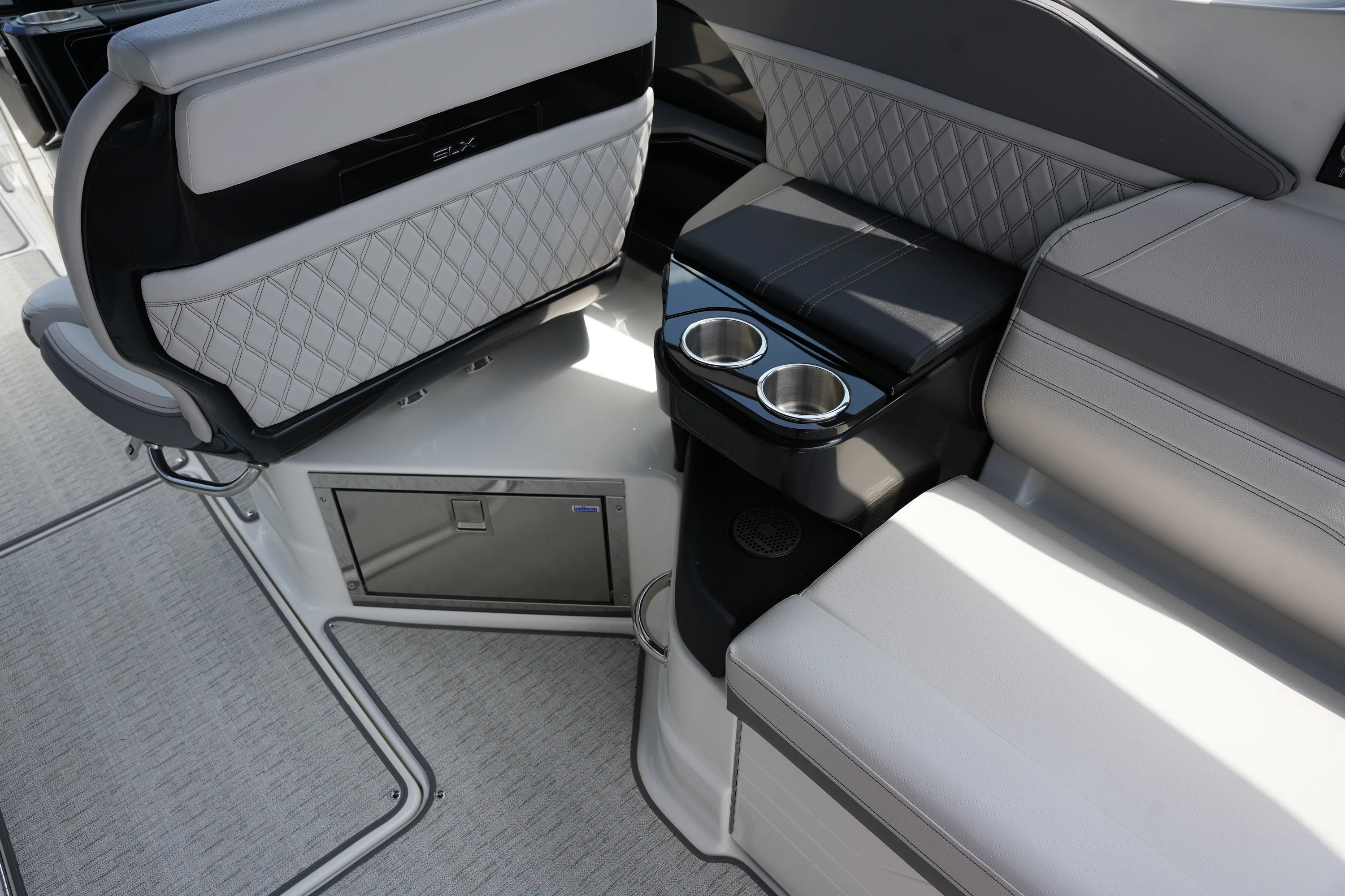 2026 Sea Ray SLX 280 Image Thumbnail #17