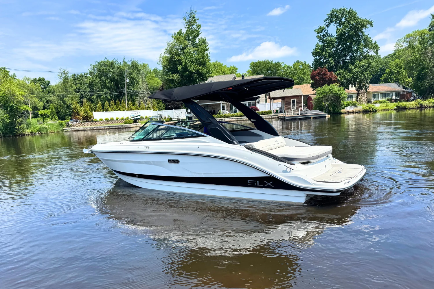 2026 Sea Ray SLX 260 Image Thumbnail #3