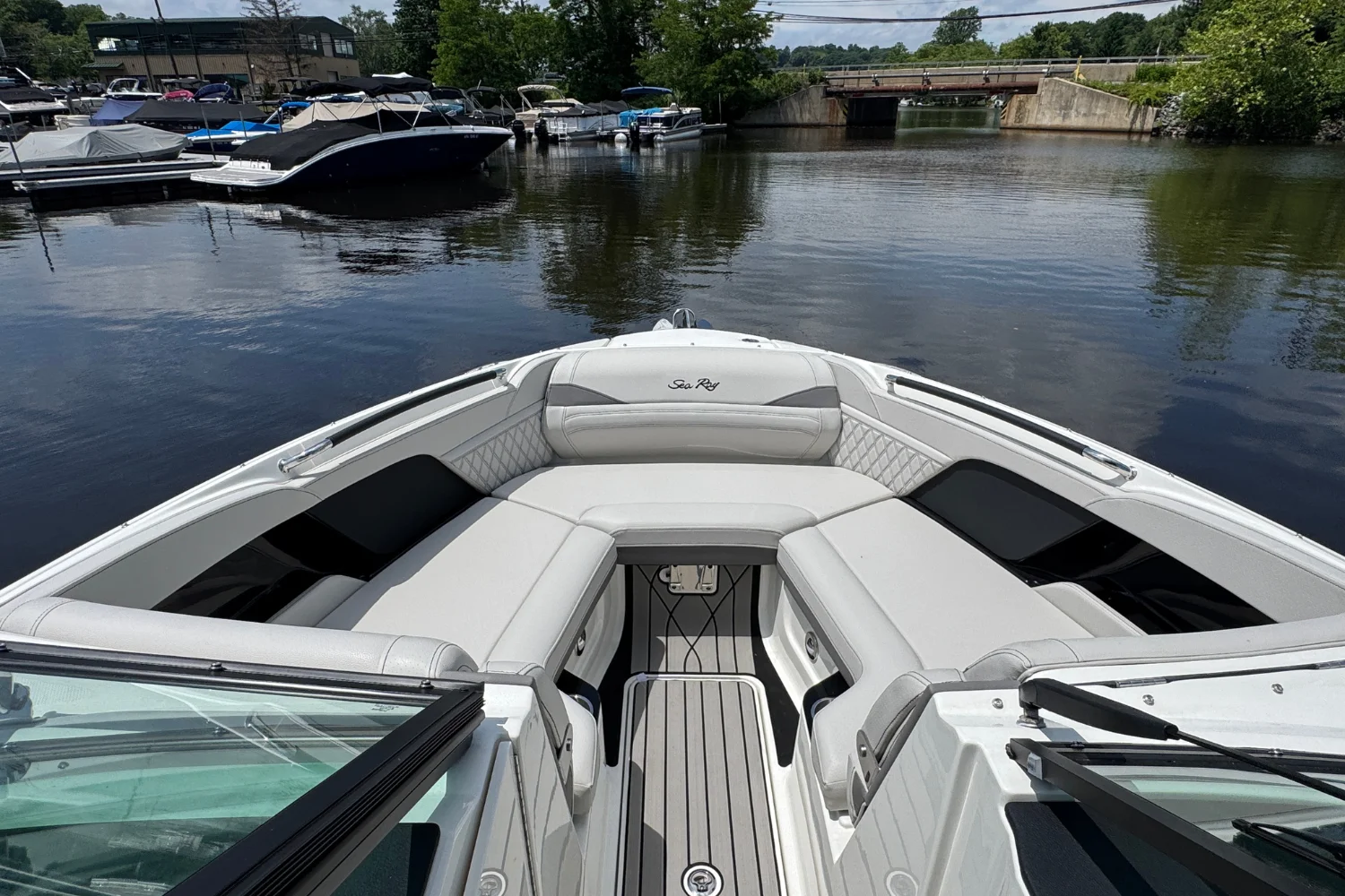 2026 Sea Ray SLX 260 Image Thumbnail #20