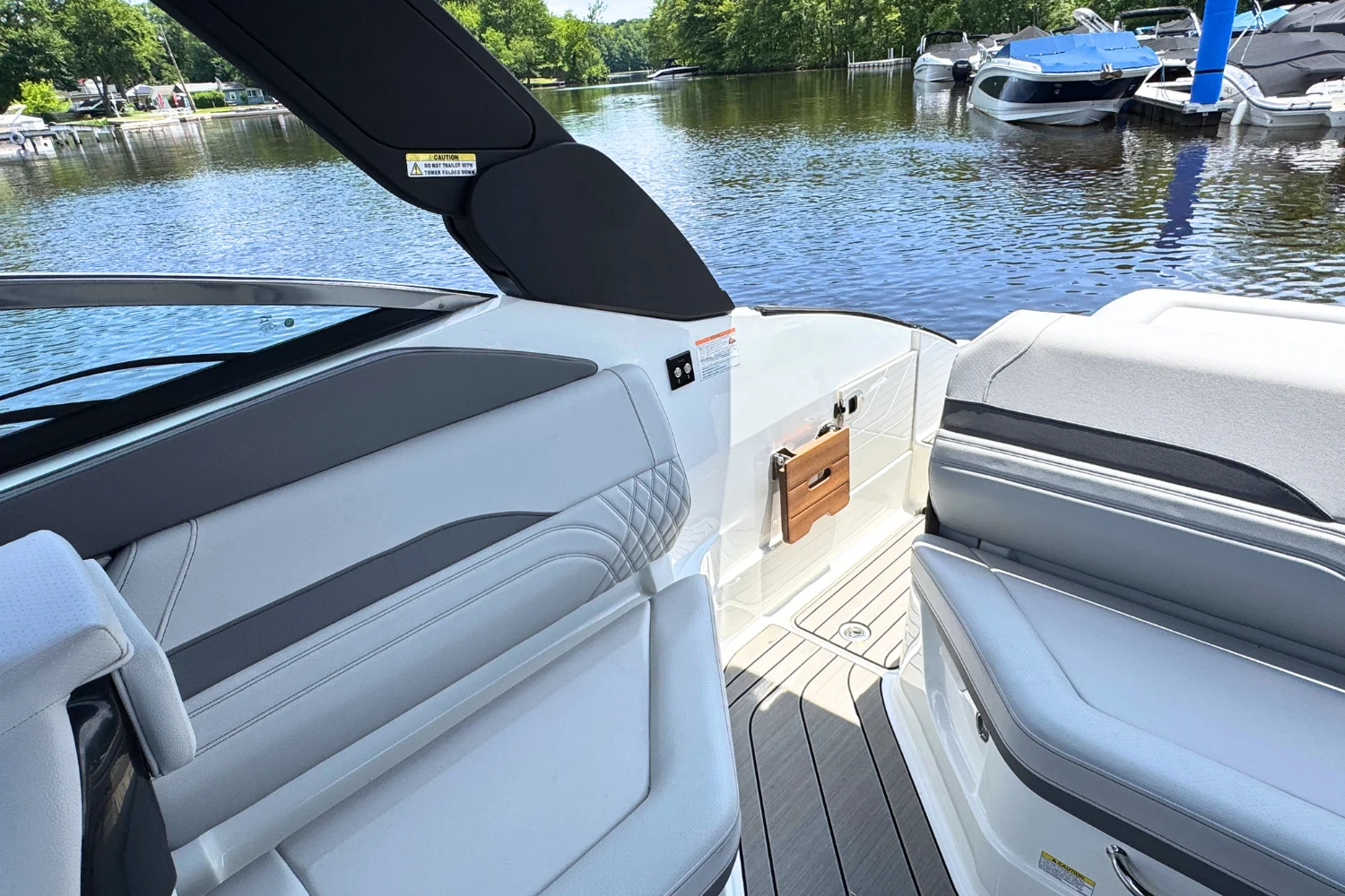 2026 Sea Ray SLX 260 Image Thumbnail #7