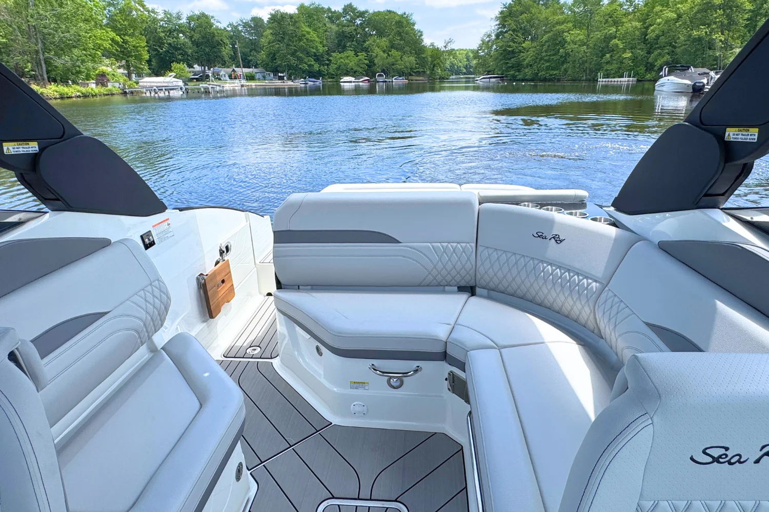 2026 Sea Ray SLX 260 Image Thumbnail #8