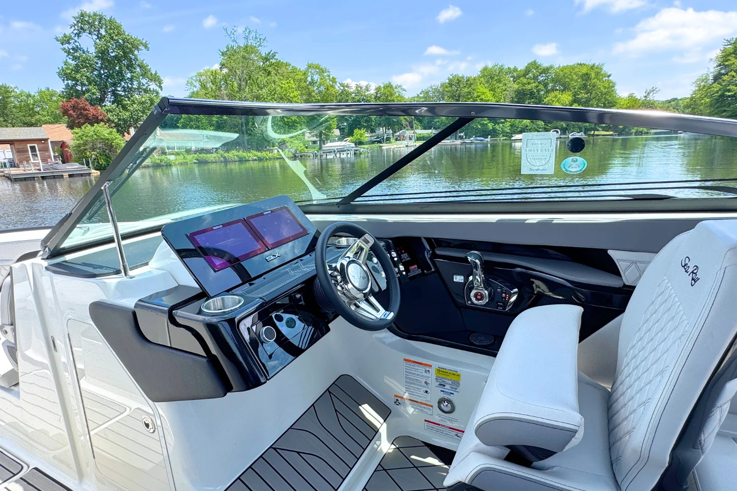 2026 Sea Ray SLX 260 Image Thumbnail #12