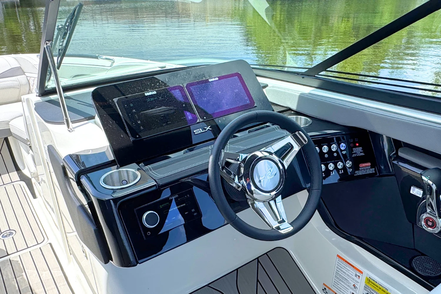 2026 Sea Ray SLX 260 Image Thumbnail #13