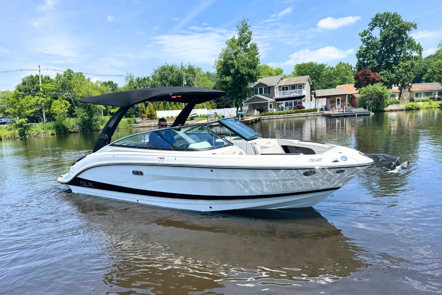 2026 Sea Ray SLX 260 Image Thumbnail #2
