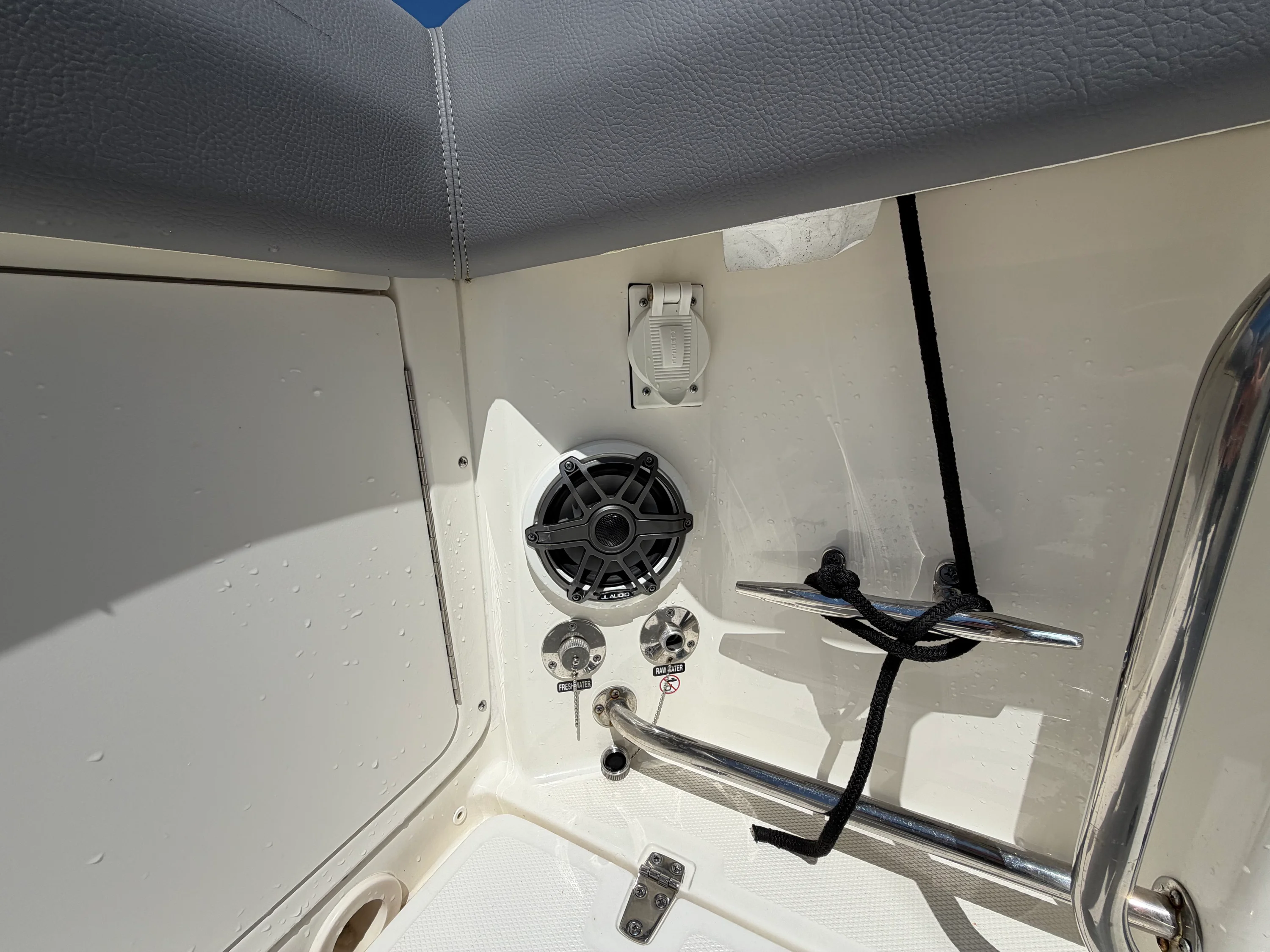 2024 Boston Whaler 330 OUTRAGE Image Thumbnail #18