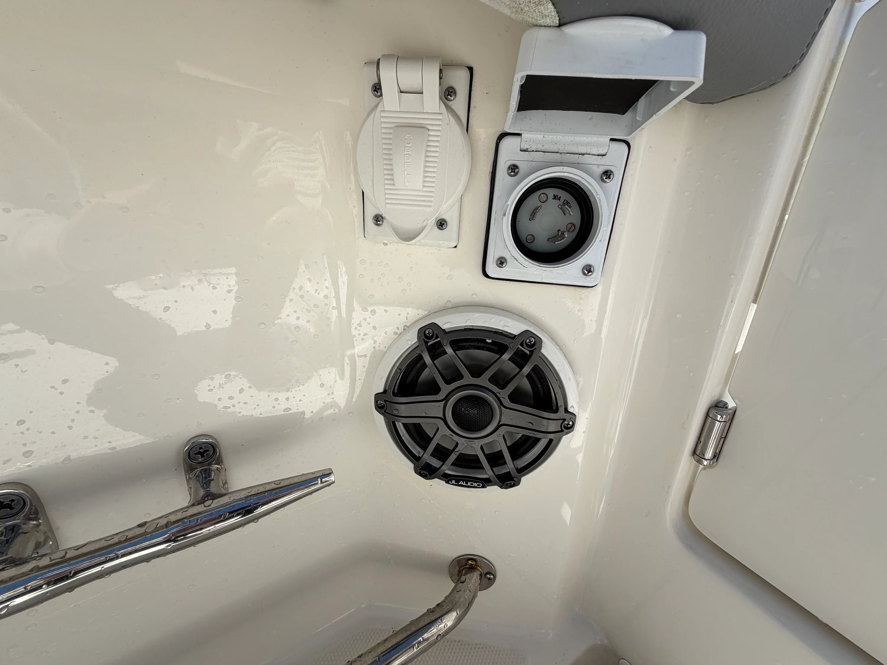 2024 Boston Whaler 330 OUTRAGE Image Thumbnail #14
