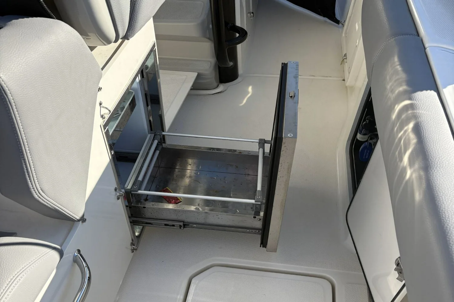 2024 Boston Whaler 330R Image Thumbnail #19