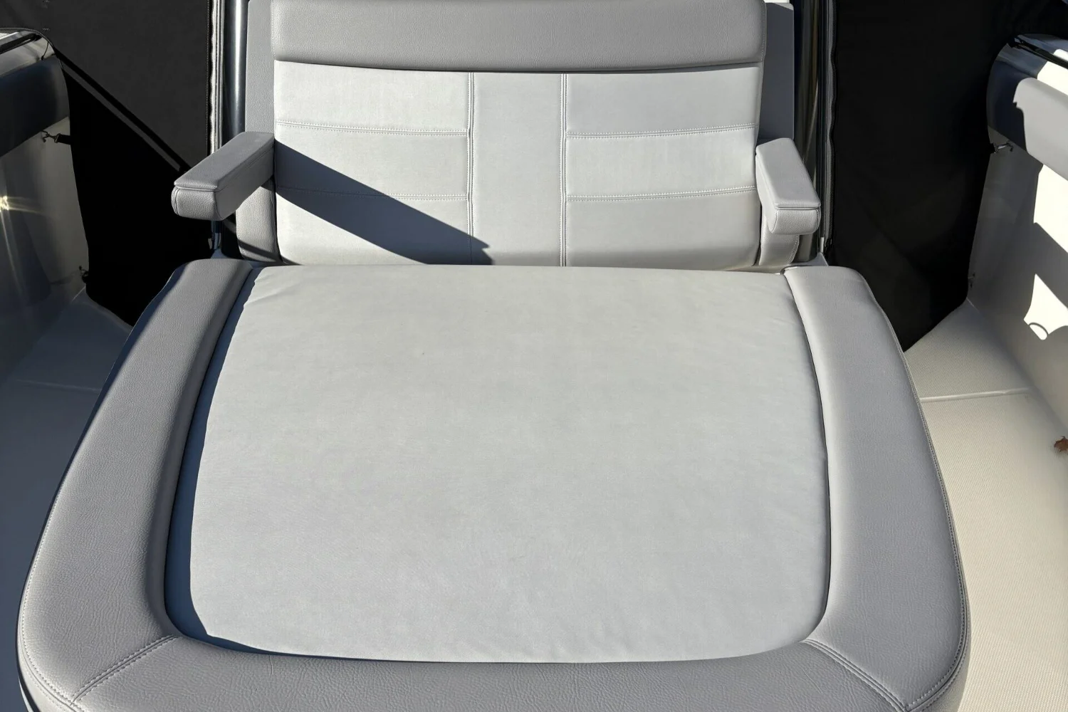 2024 Boston Whaler 330R Image Thumbnail #30