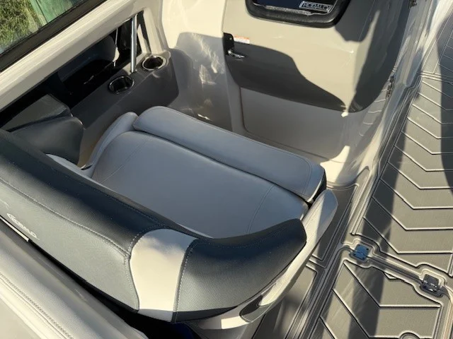 2021 Robalo R317 DUAL CONSOLE Image Thumbnail #8