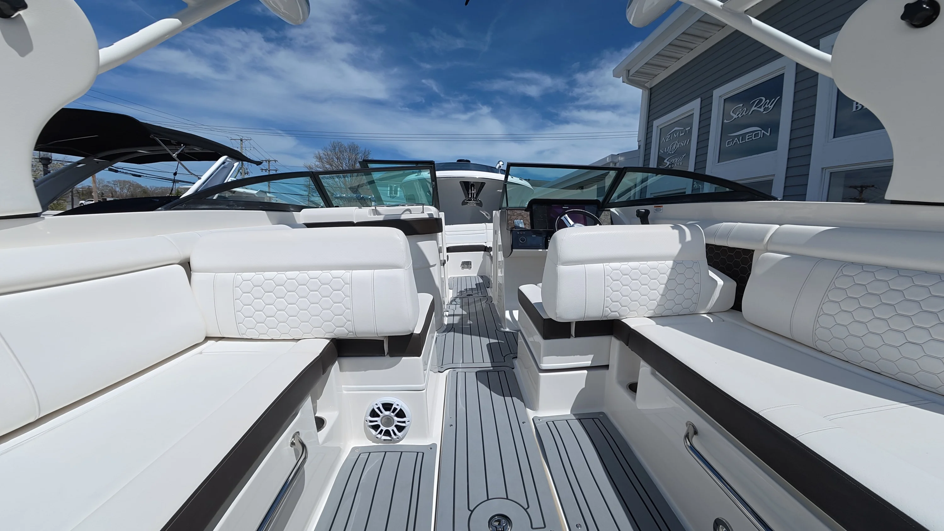 2020 Sea Ray SDX 270 Outboard Image Thumbnail #15
