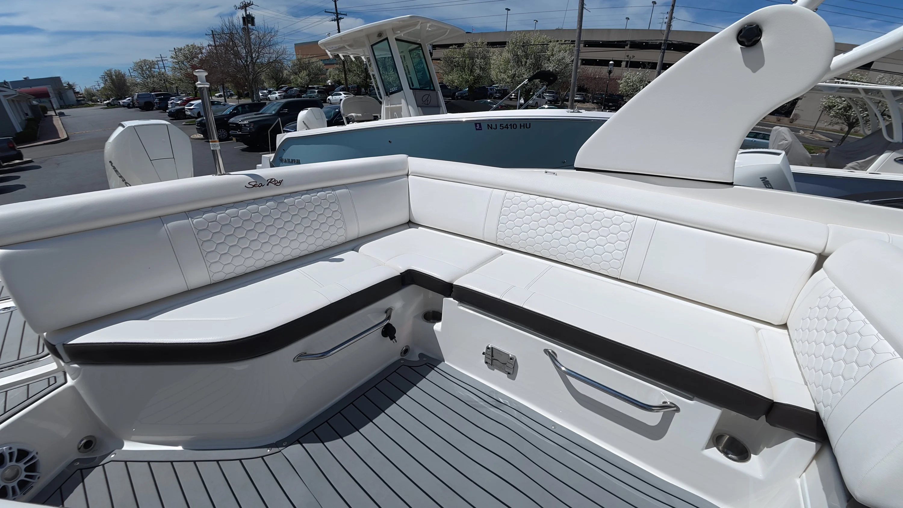 2020 Sea Ray SDX 270 Outboard Image Thumbnail #12