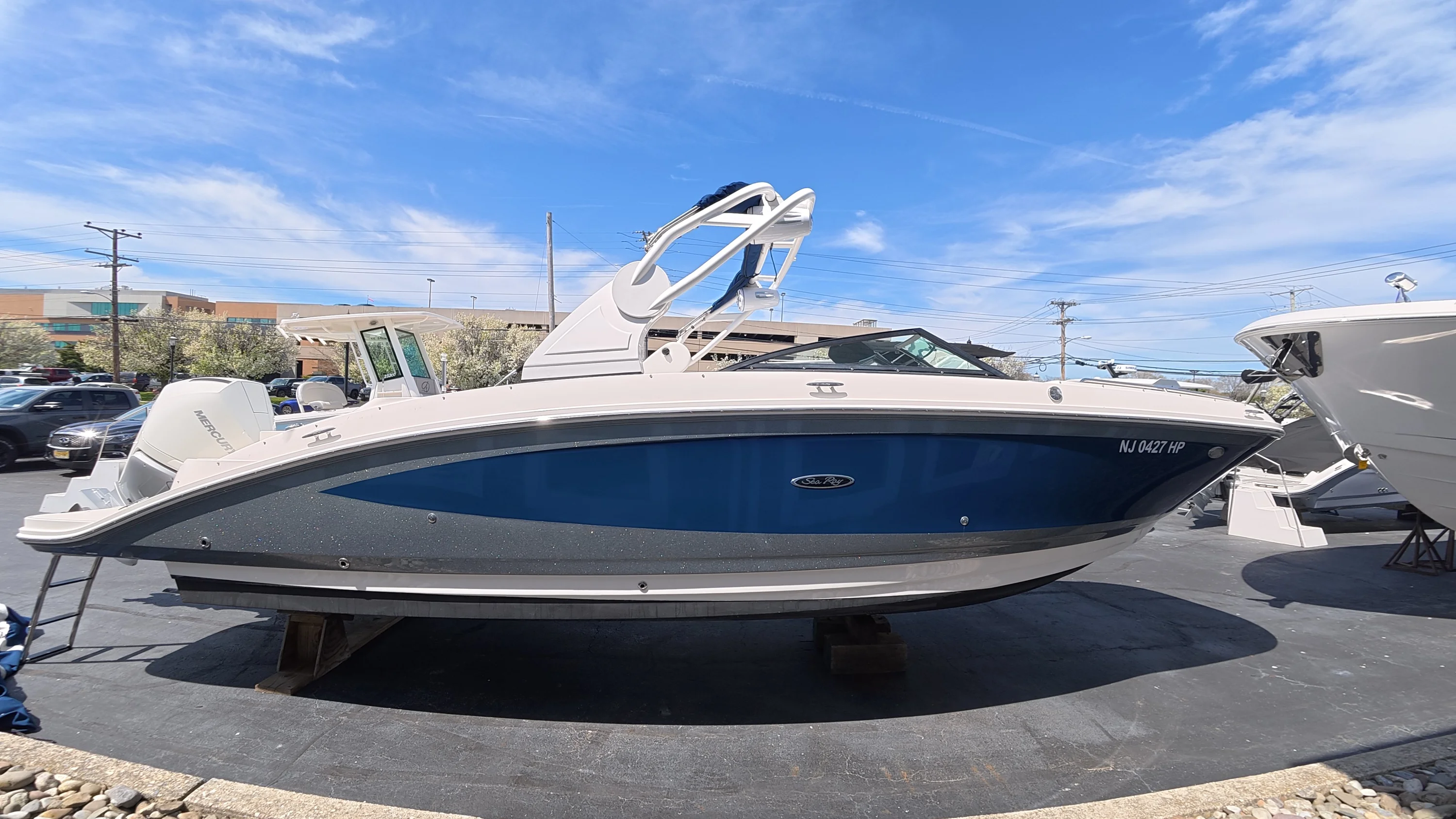 2020 Sea Ray SDX 270 Outboard Image Thumbnail #3