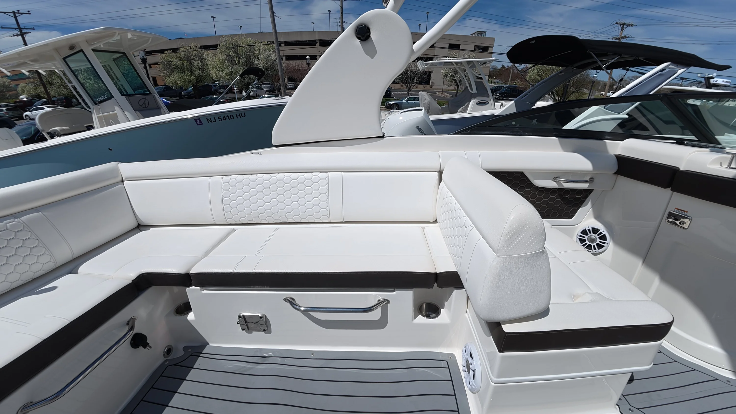 2020 Sea Ray SDX 270 Outboard Image Thumbnail #13