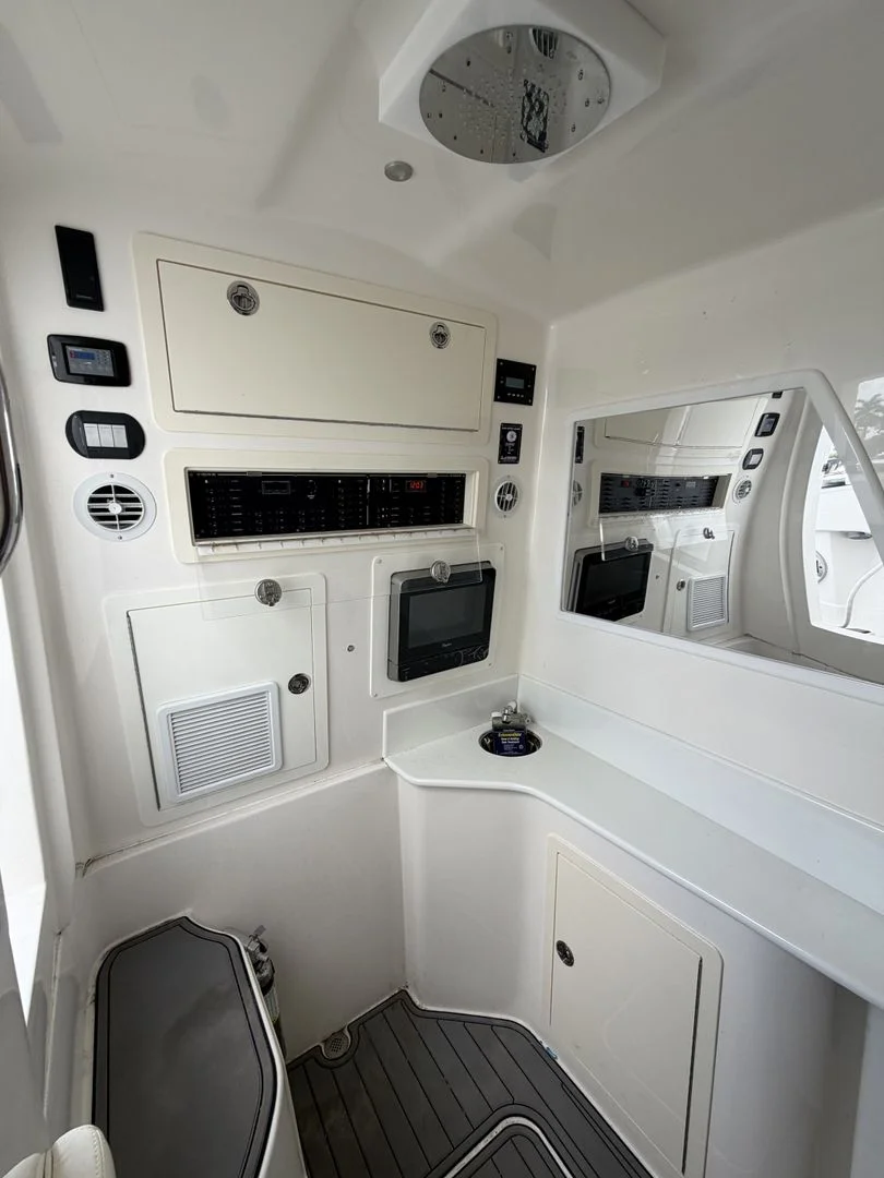 2018 Black Water 43 SPORTFISH Image Thumbnail #37