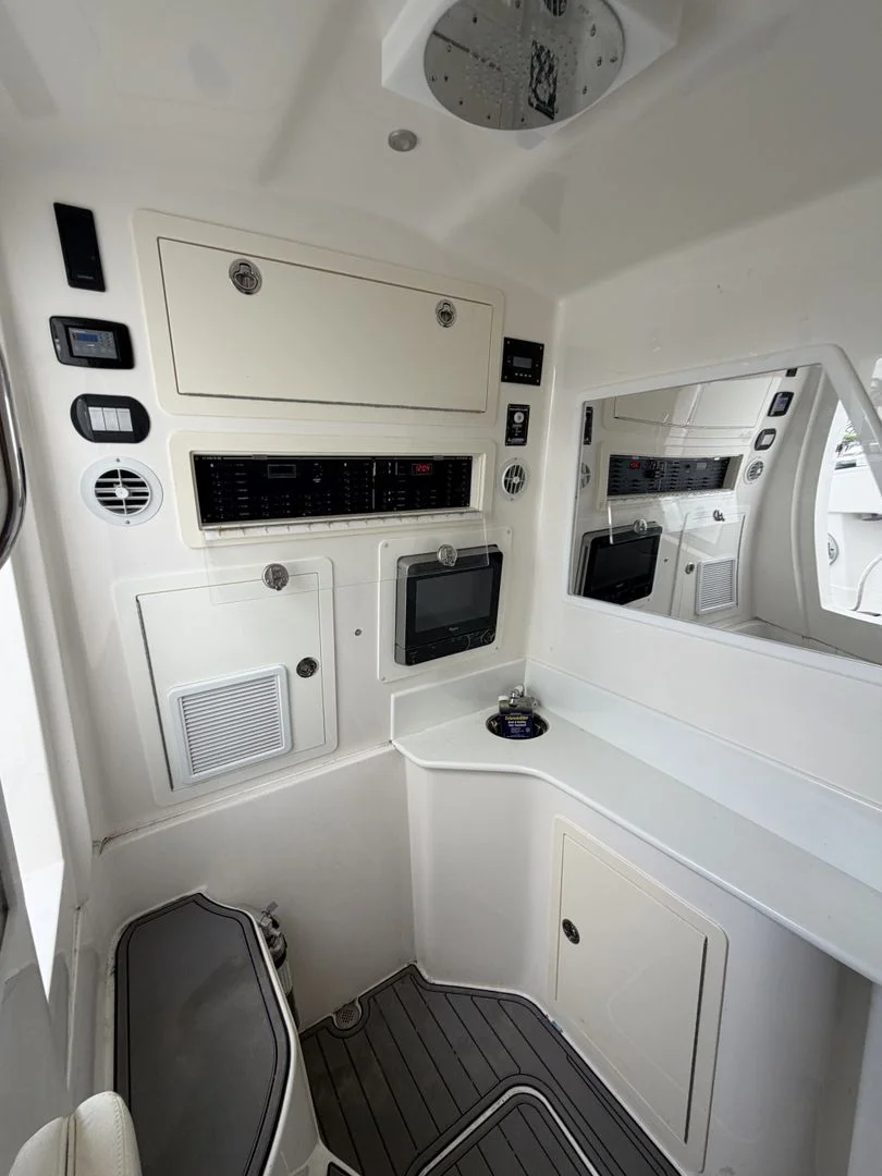 2018 Black Water 43 SPORTFISH Image Thumbnail #38