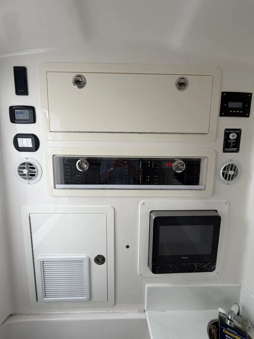 2018 Black Water 43 SPORTFISH Image Thumbnail #34